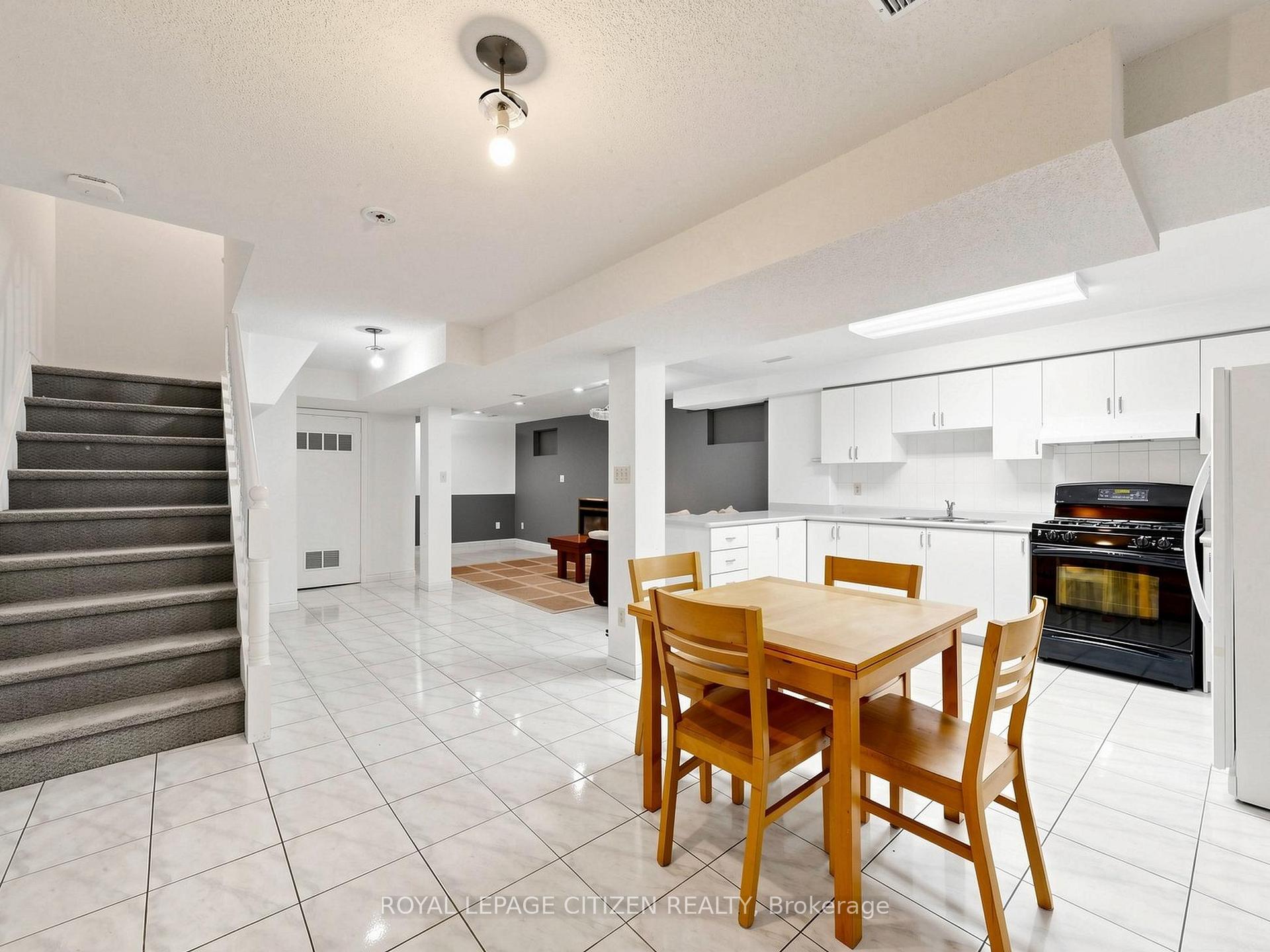 Photo 33 of 407 Forest Drive, Vaughan, West Woodbridge — HOMEH