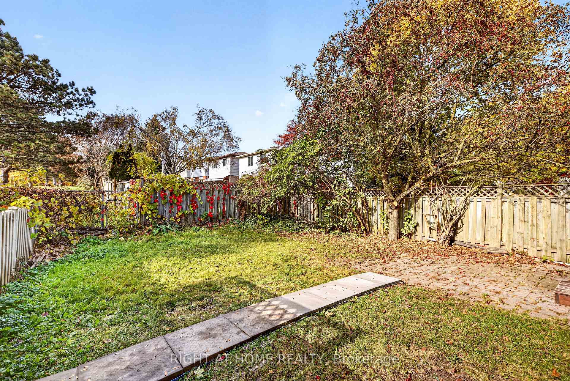 Photo 2 of 80 Garden Drive, Barrie, Allandale Heights — HOMEH