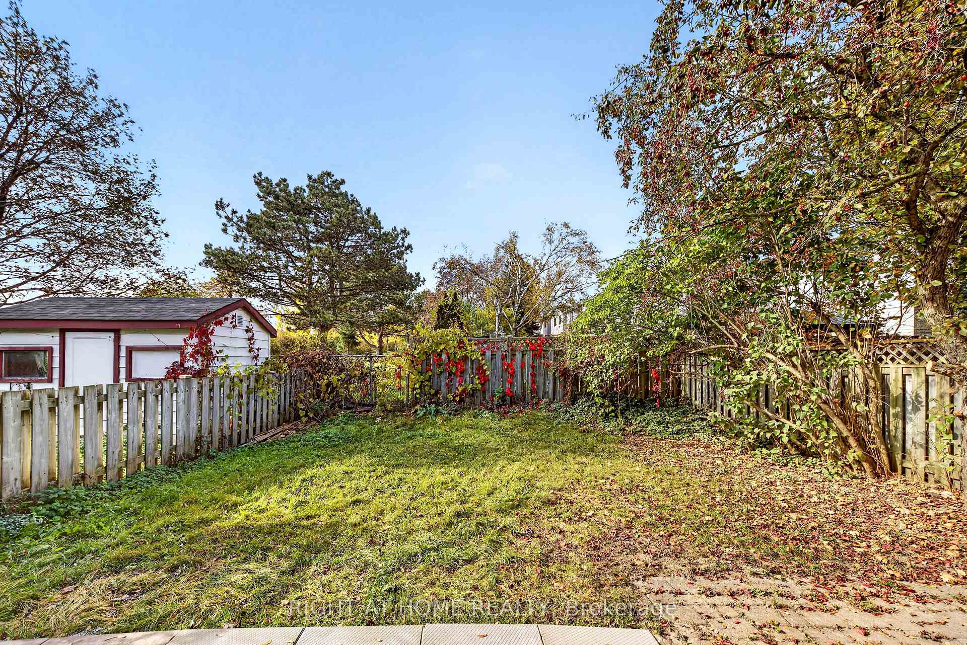 Photo 3 of 80 Garden Drive, Barrie, Allandale Heights — HOMEH