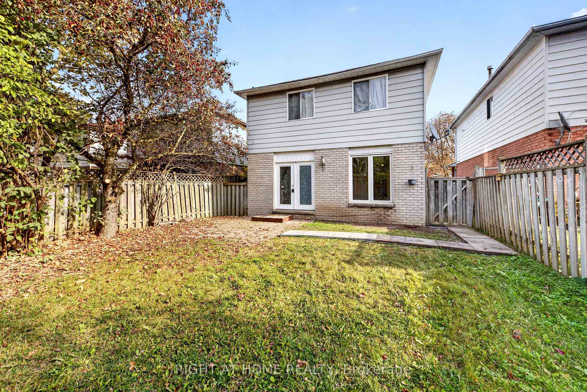 Photo 4 of 80 Garden Drive, Barrie, Allandale Heights — HOMEH