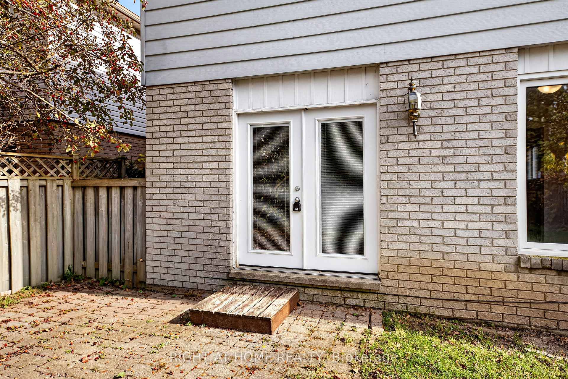 Photo 5 of 80 Garden Drive, Barrie, Allandale Heights — HOMEH