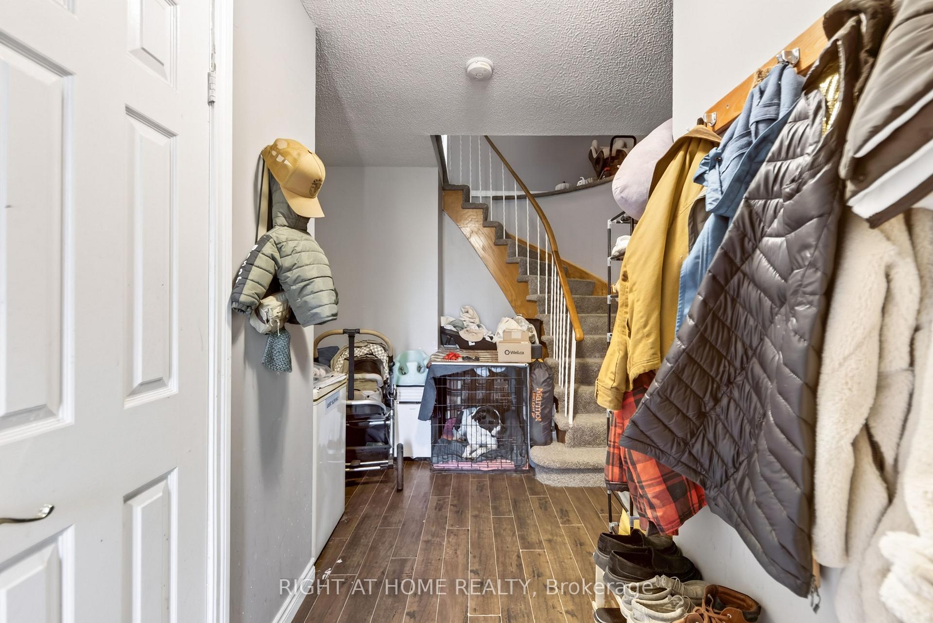 Photo 7 of 80 Garden Drive, Barrie, Allandale Heights — HOMEH