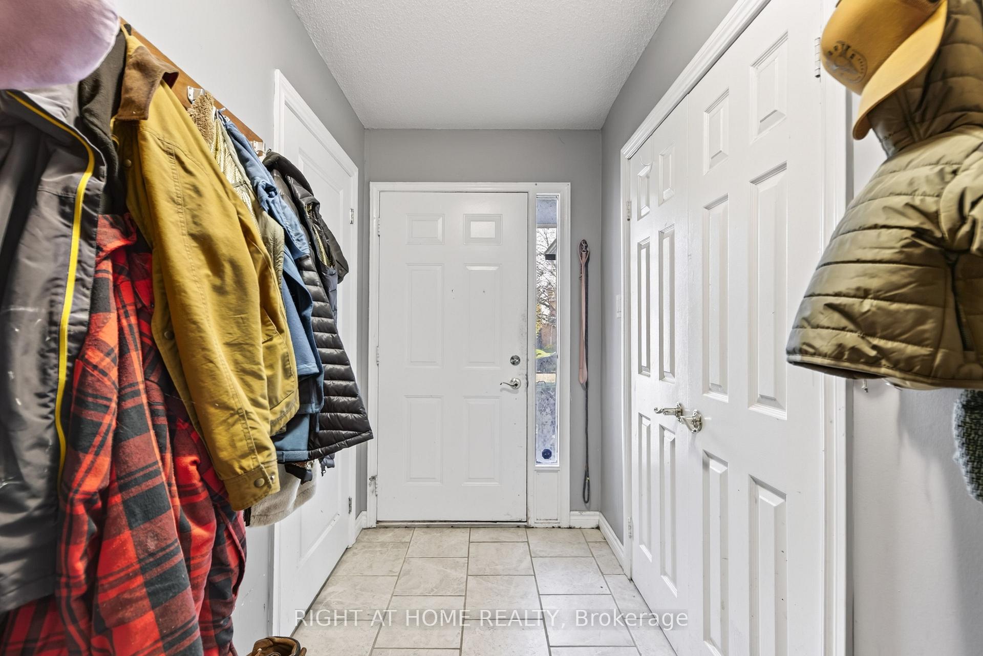 Photo 8 of 80 Garden Drive, Barrie, Allandale Heights — HOMEH