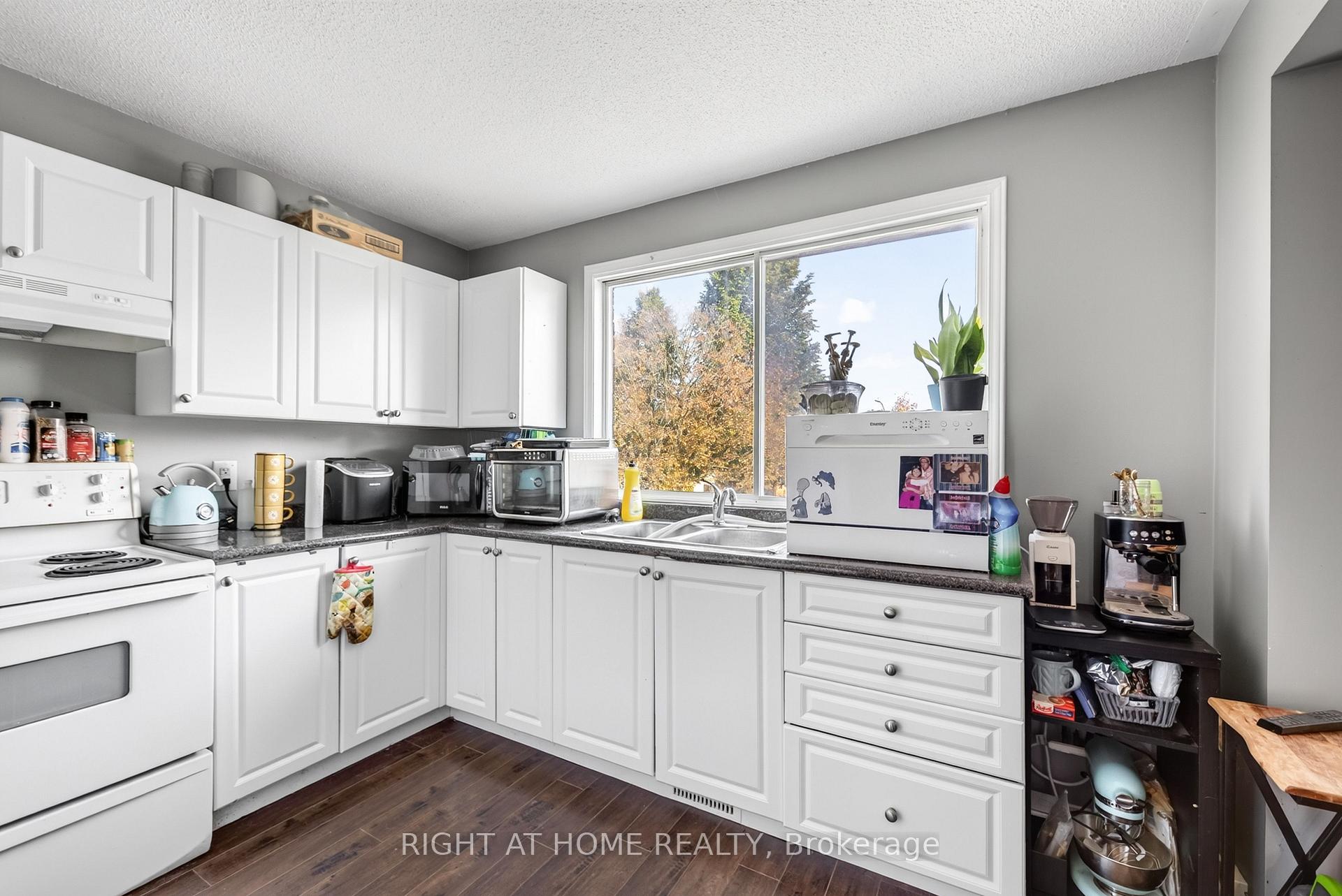 Photo 12 of 80 Garden Drive, Barrie, Allandale Heights — HOMEH