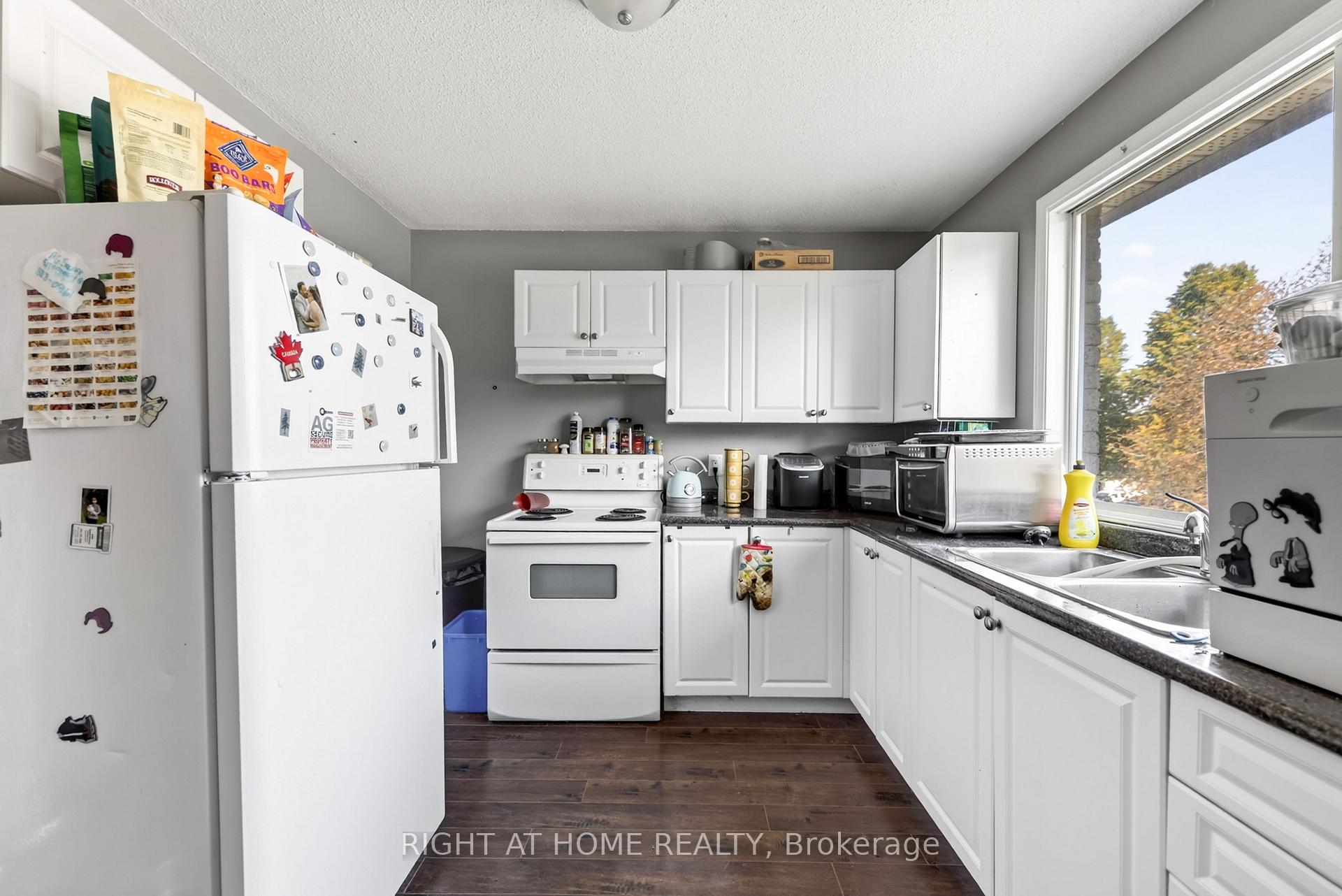 Photo 13 of 80 Garden Drive, Barrie, Allandale Heights — HOMEH