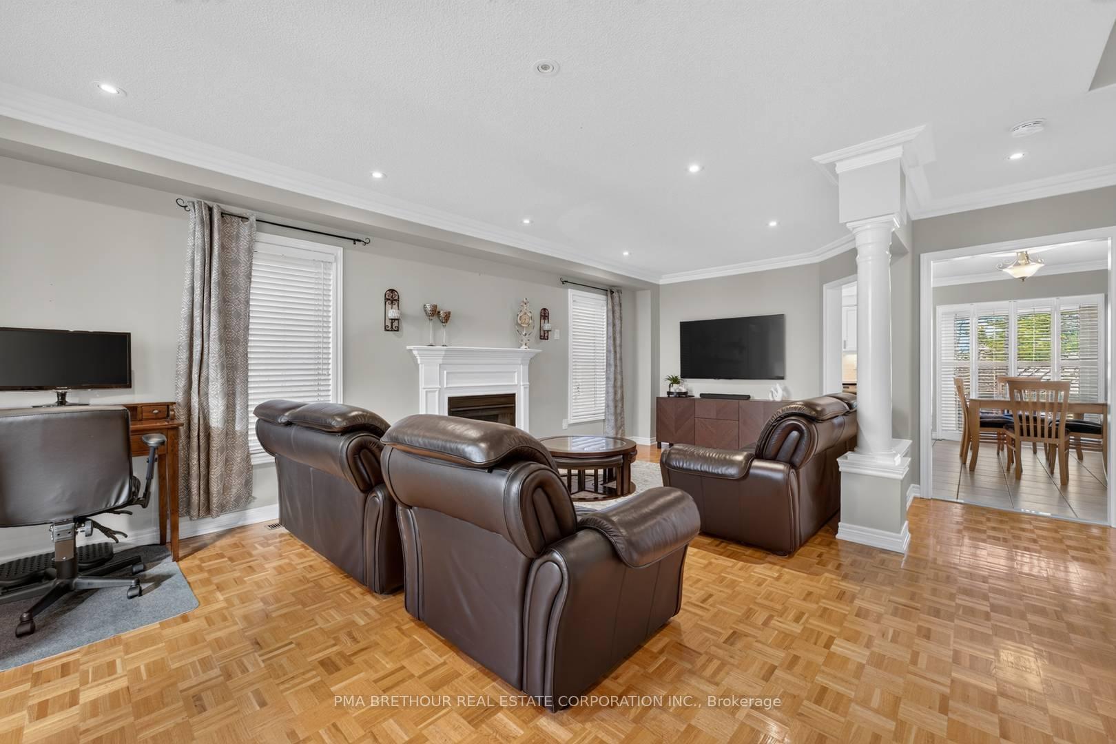 Photo 5 of 70 Castillian Drive, Vaughan, Sonoma Heights — HOMEH