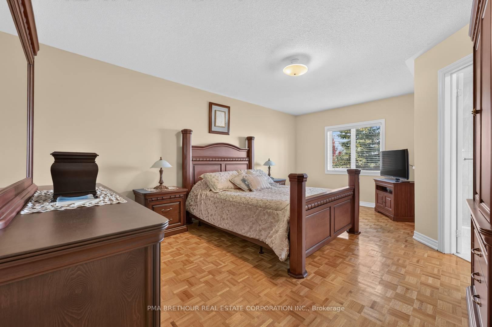Photo 10 of 70 Castillian Drive, Vaughan, Sonoma Heights — HOMEH