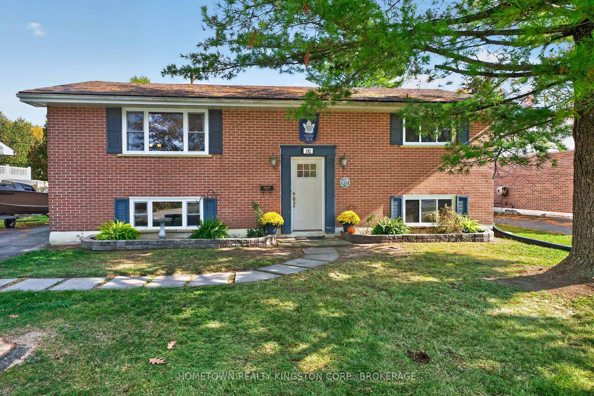 Photo 1 of 192 Camberley Crescent, Kingston, City SouthWest — HOMEH