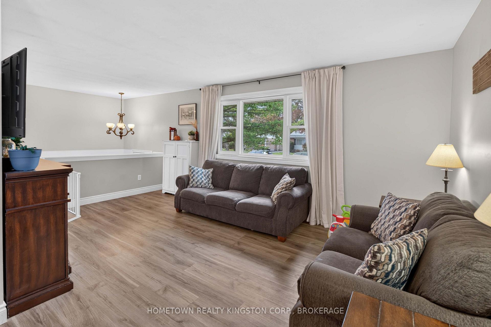Photo 7 of 192 Camberley Crescent, Kingston, City SouthWest — HOMEH