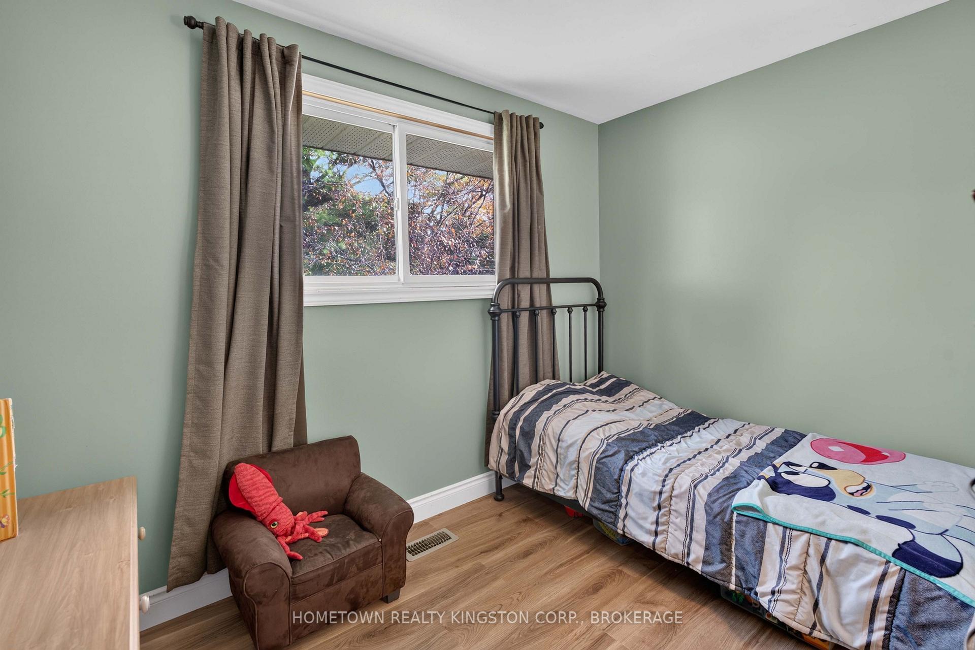 Photo 20 of 192 Camberley Crescent, Kingston, City SouthWest — HOMEH