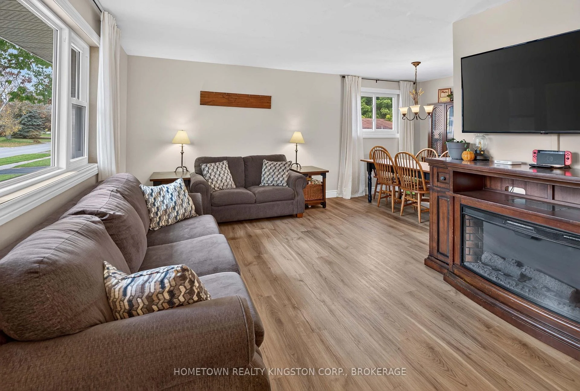 Photo 9 of 192 Camberley Crescent, Kingston, City SouthWest — HOMEH
