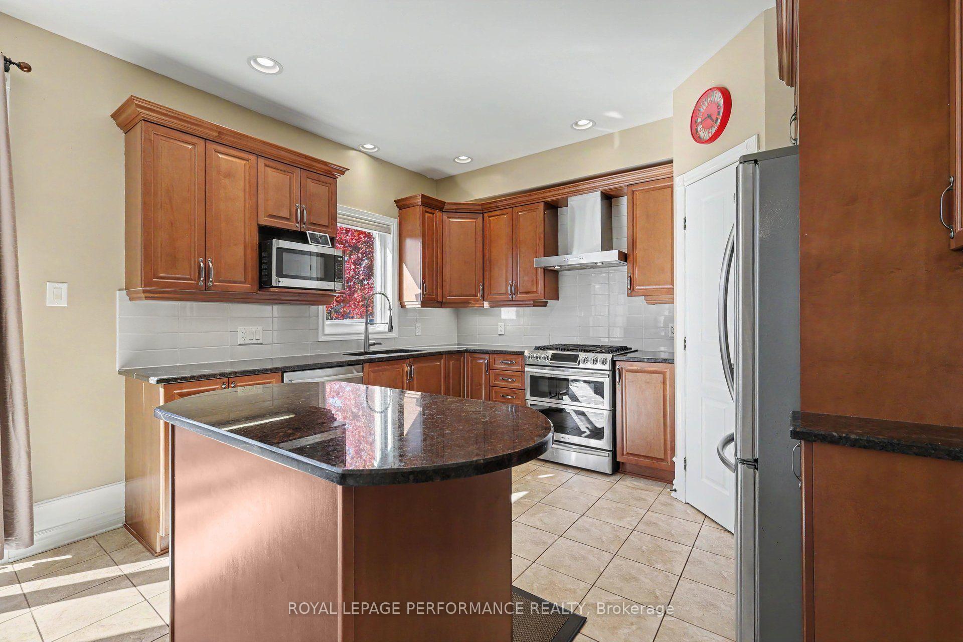 Photo 6 of 1033 Red Spruce Street, Ottawa, Riverside South/Gloucester Glen — HOMEH