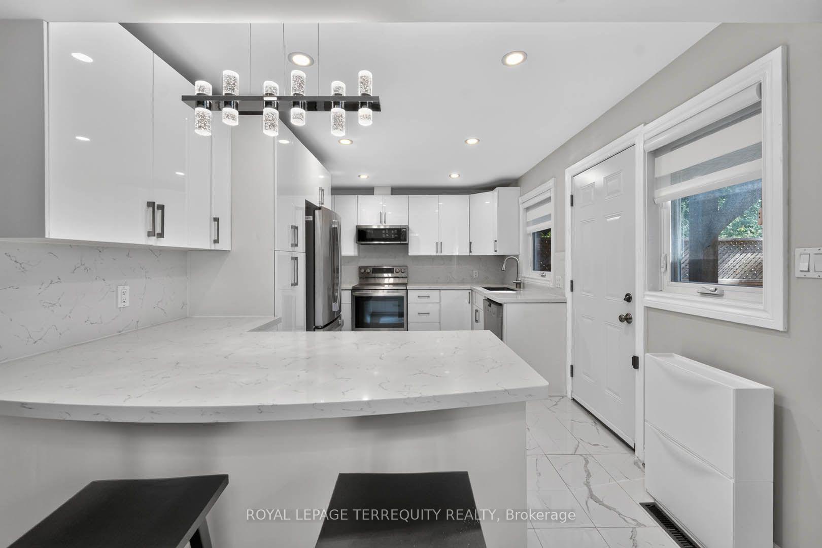 Photo 10 of 9 Brightbay Crescent, Markham, Grandview — HOMEH