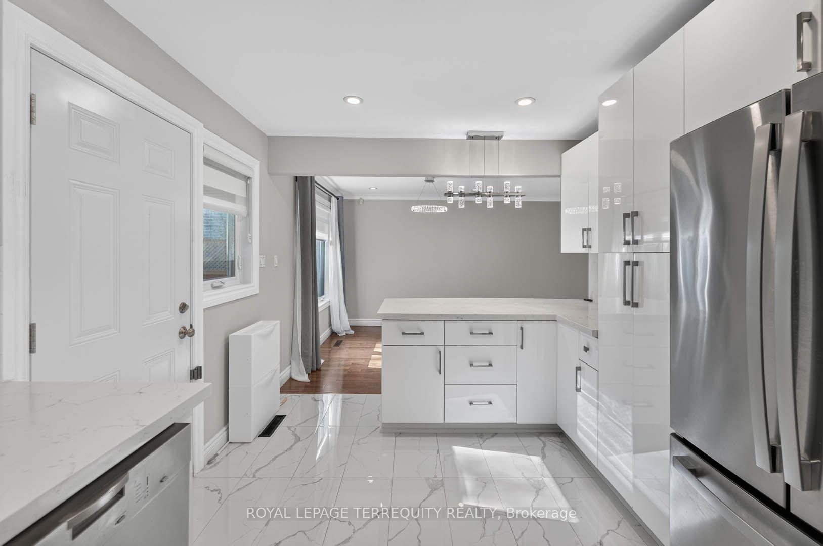 Photo 11 of 9 Brightbay Crescent, Markham, Grandview — HOMEH