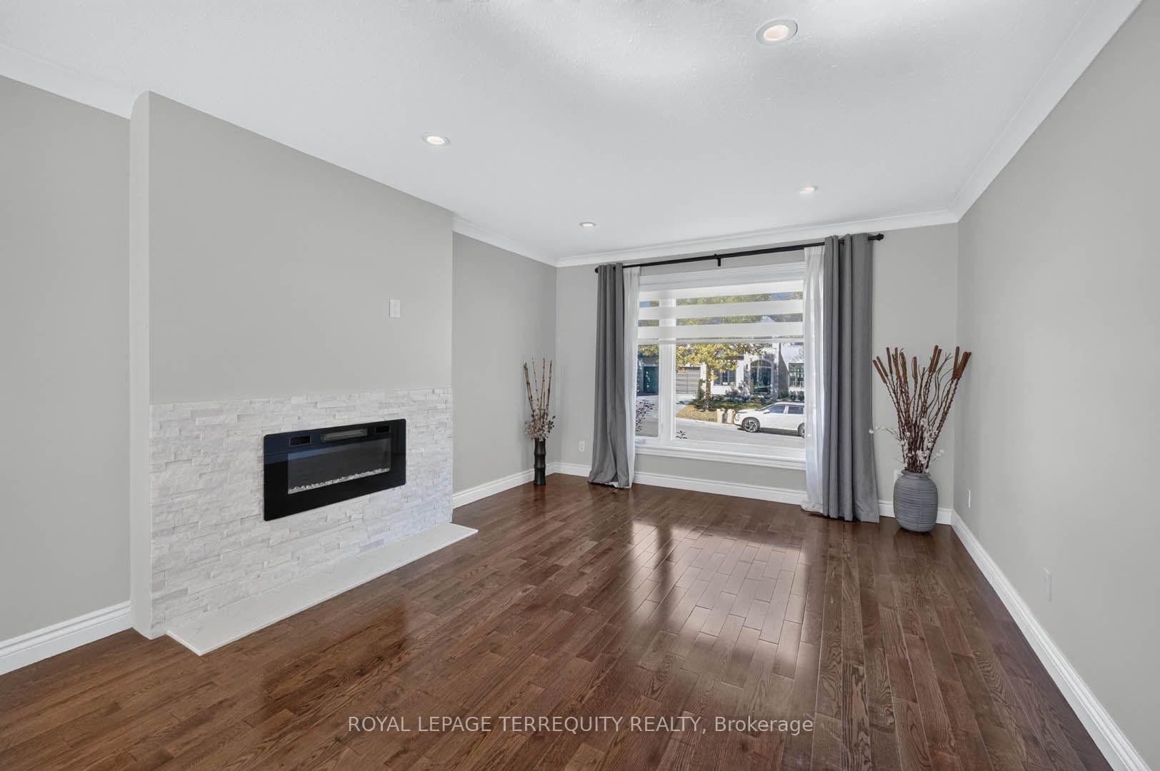 Photo 12 of 9 Brightbay Crescent, Markham, Grandview — HOMEH
