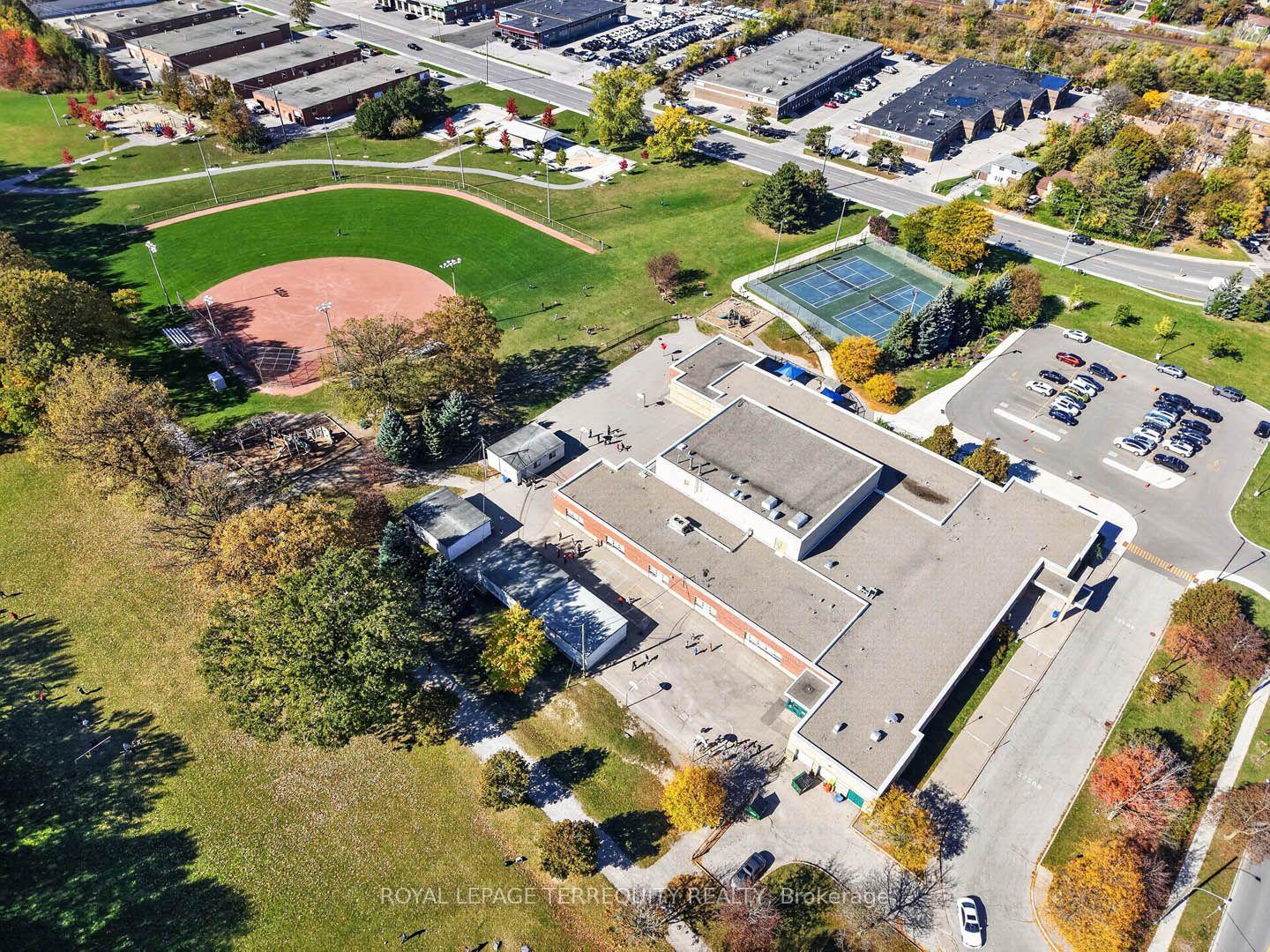 Photo 47 of 9 Brightbay Crescent, Markham, Grandview — HOMEH