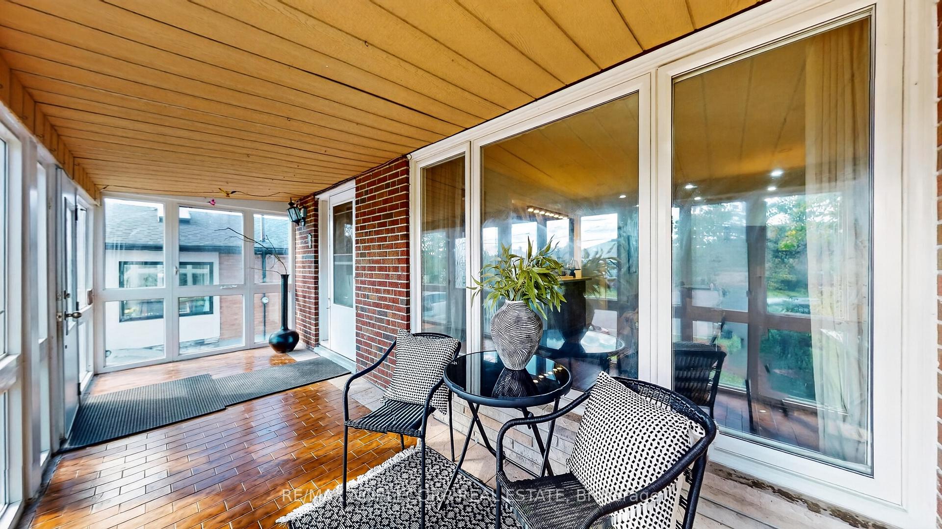 Photo 2 of 95 Snowood Court, North York, Glenfield-Jane Heights — HOMEH