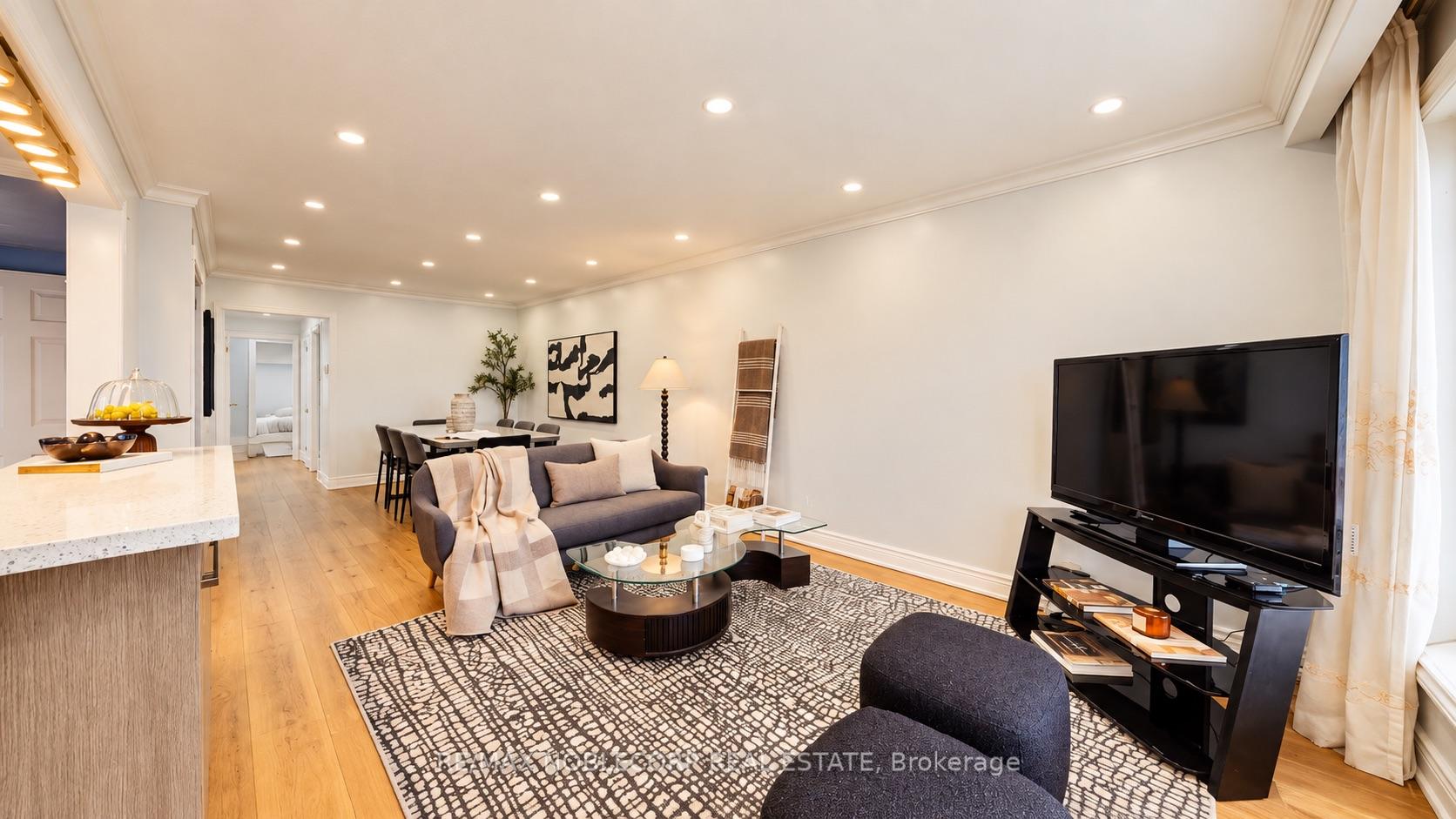 Photo 3 of 95 Snowood Court, North York, Glenfield-Jane Heights — HOMEH
