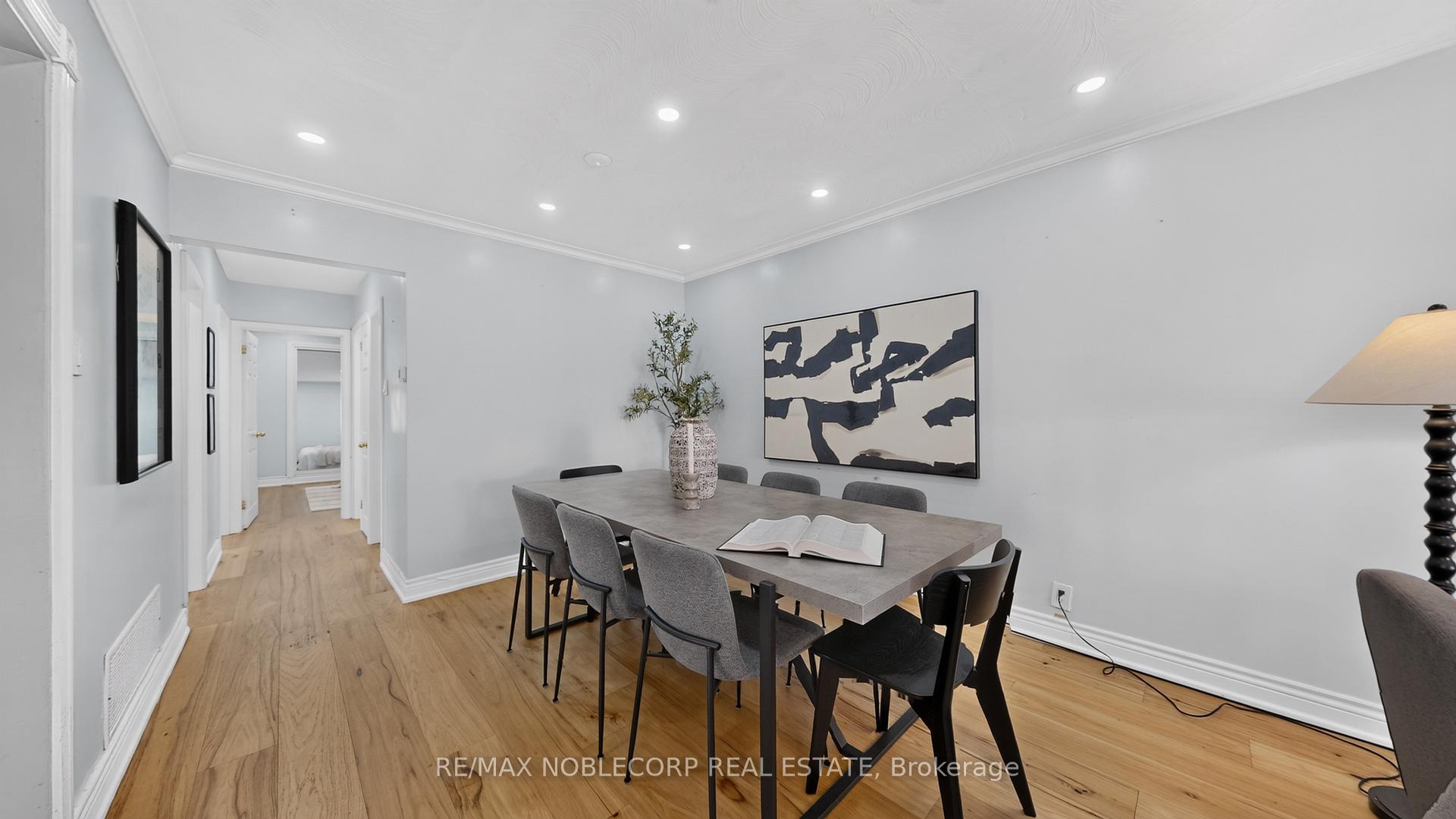 Photo 6 of 95 Snowood Court, North York, Glenfield-Jane Heights — HOMEH