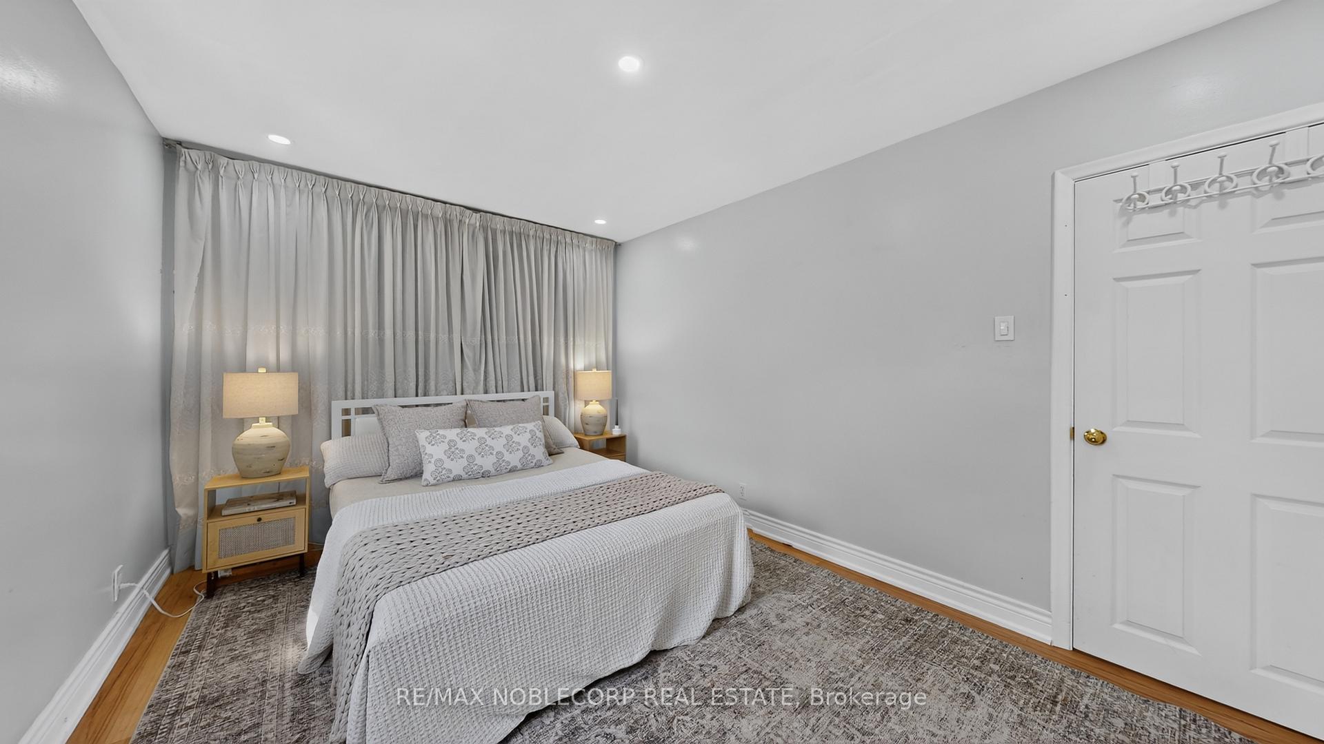 Photo 12 of 95 Snowood Court, North York, Glenfield-Jane Heights — HOMEH