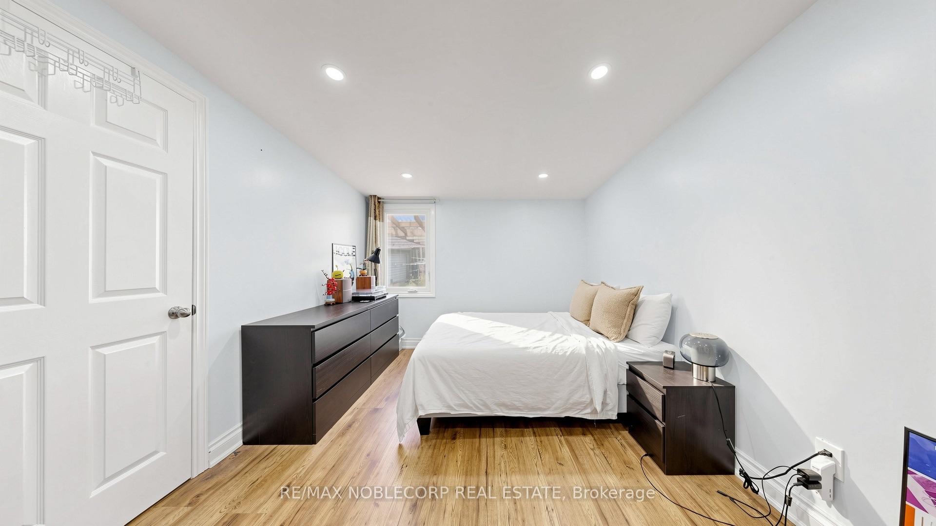 Photo 16 of 95 Snowood Court, North York, Glenfield-Jane Heights — HOMEH