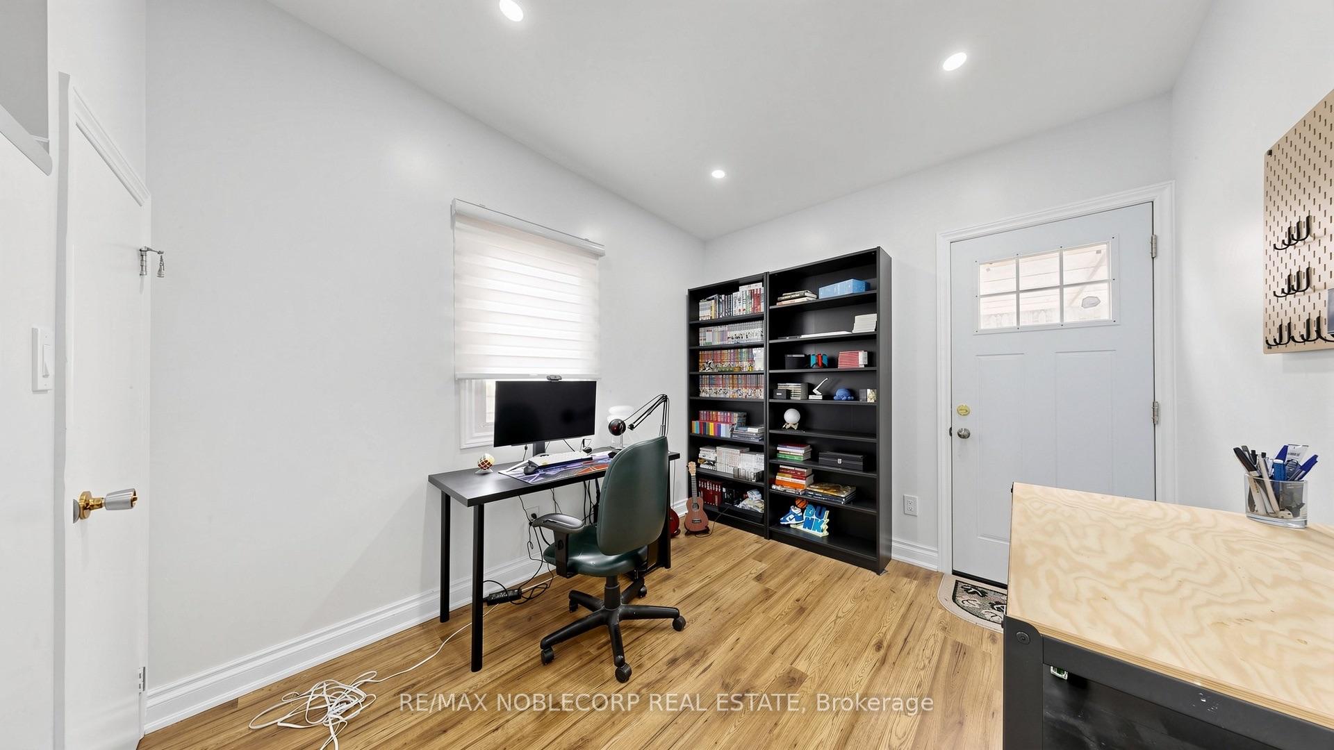 Photo 18 of 95 Snowood Court, North York, Glenfield-Jane Heights — HOMEH