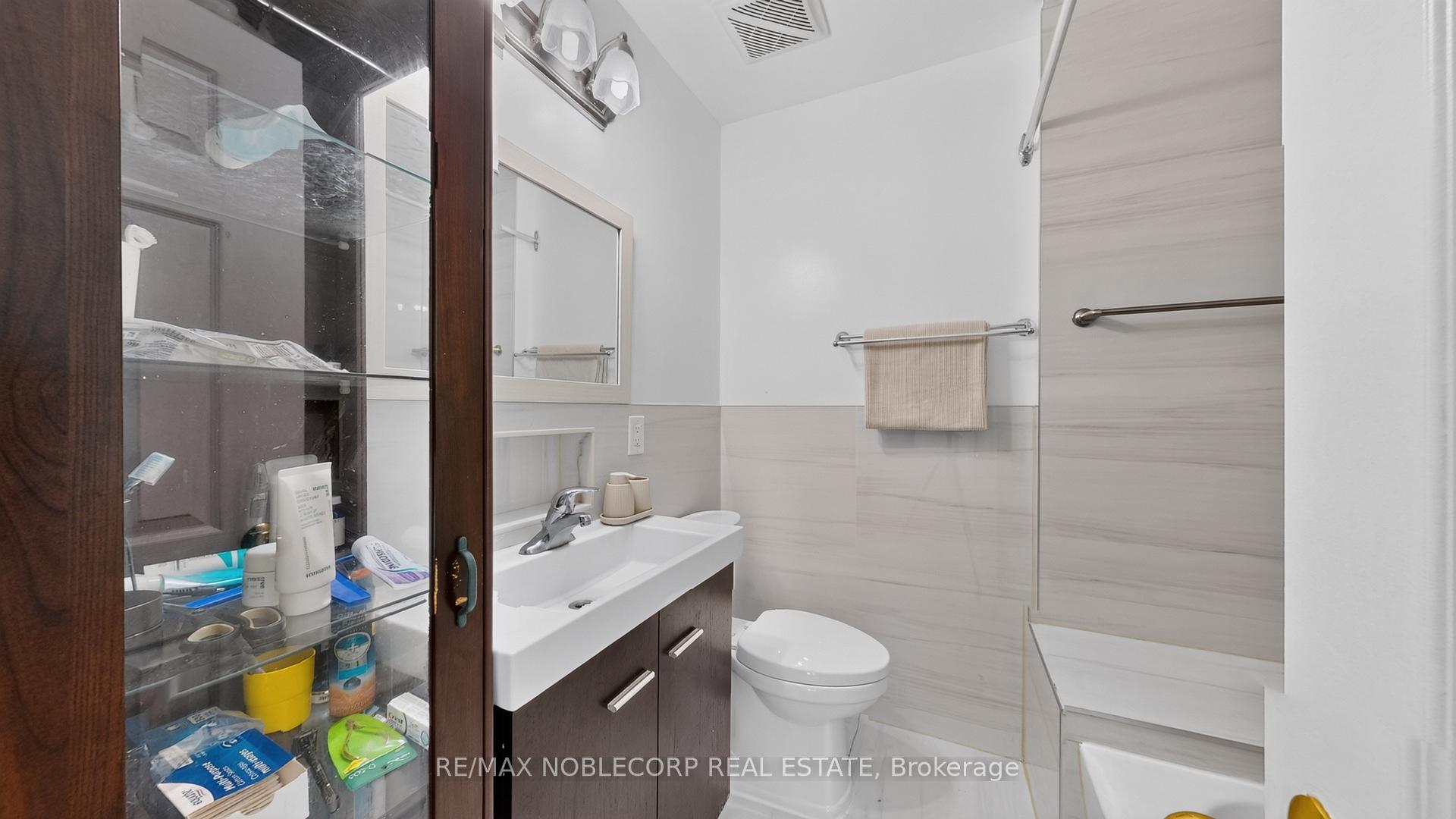 Photo 19 of 95 Snowood Court, North York, Glenfield-Jane Heights — HOMEH