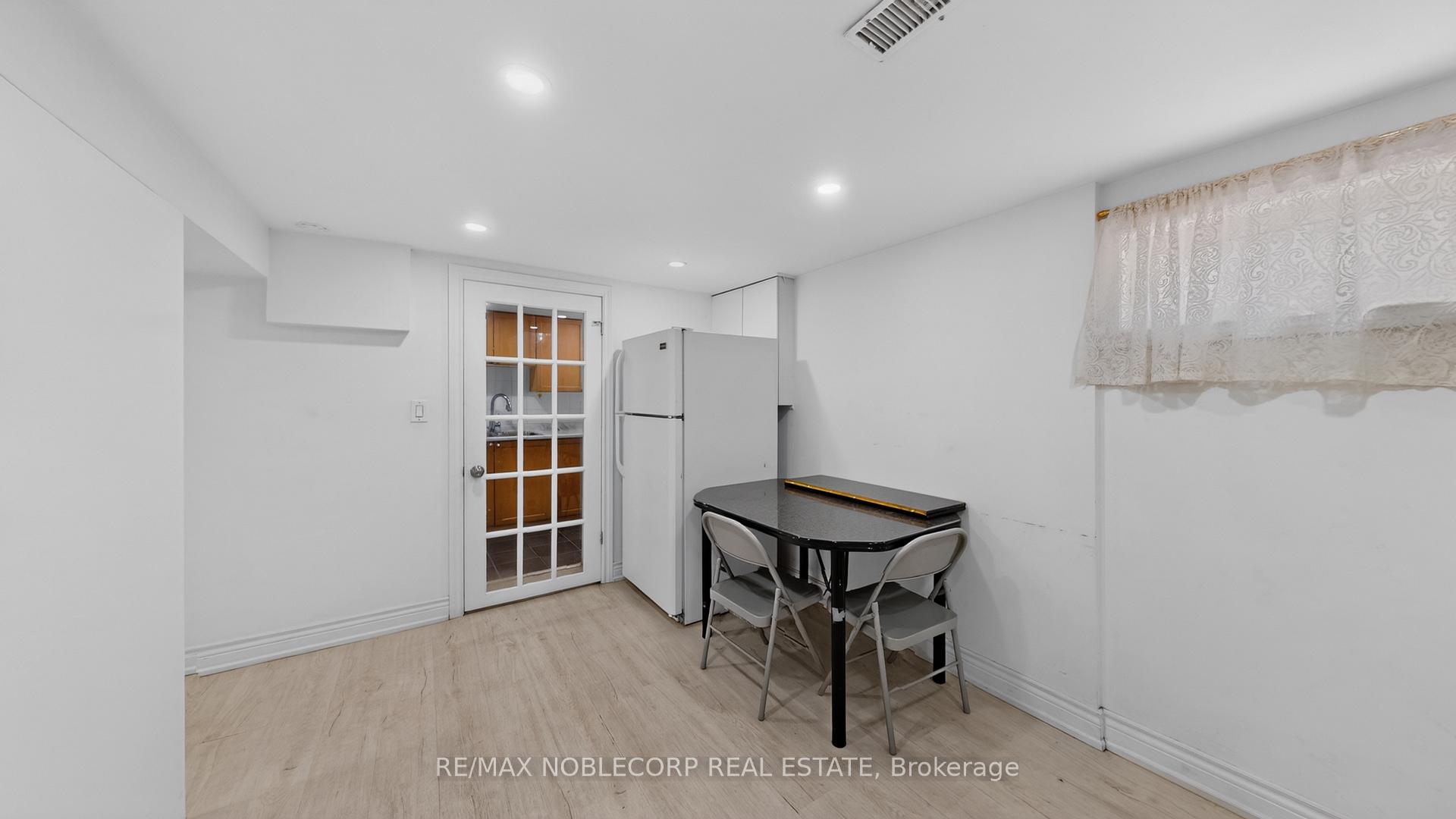 Photo 21 of 95 Snowood Court, North York, Glenfield-Jane Heights — HOMEH