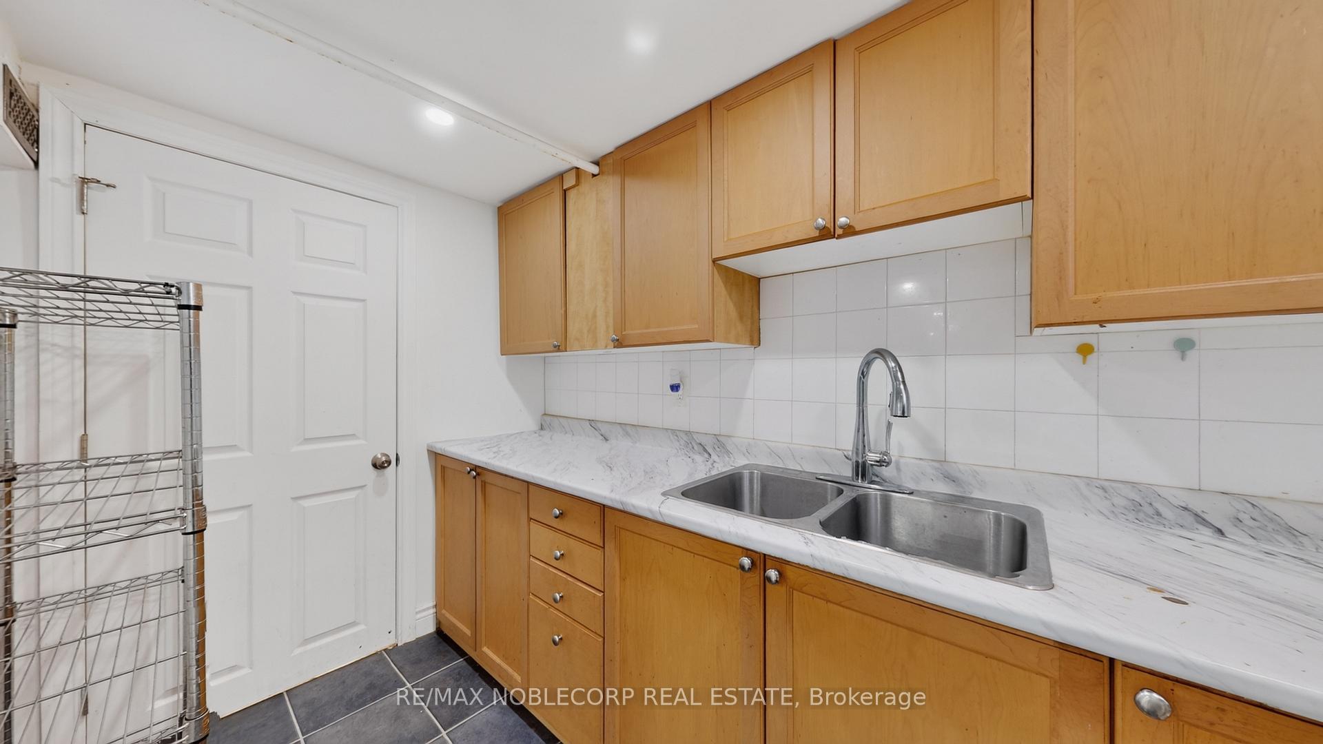 Photo 24 of 95 Snowood Court, North York, Glenfield-Jane Heights — HOMEH