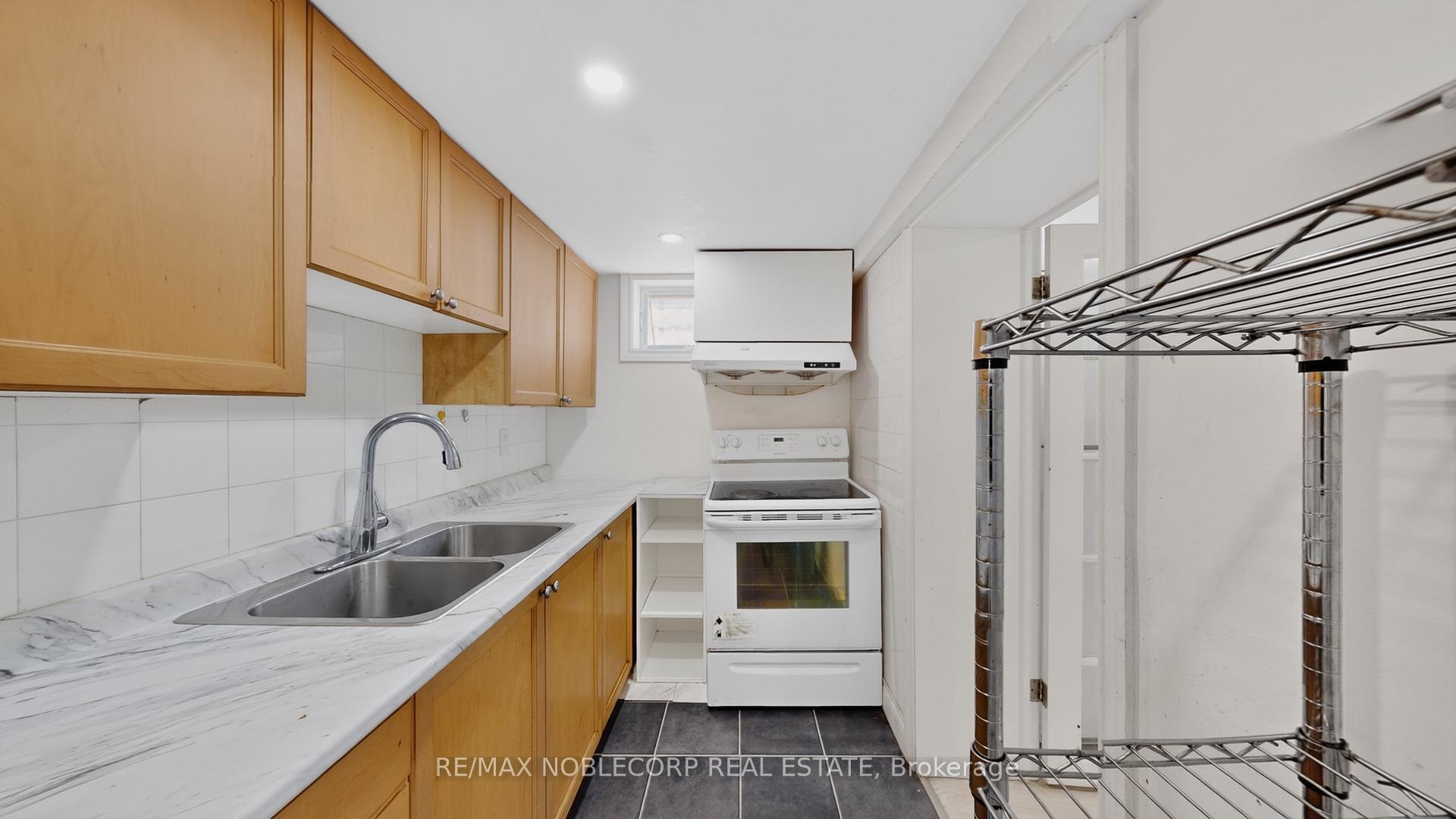 Photo 25 of 95 Snowood Court, North York, Glenfield-Jane Heights — HOMEH