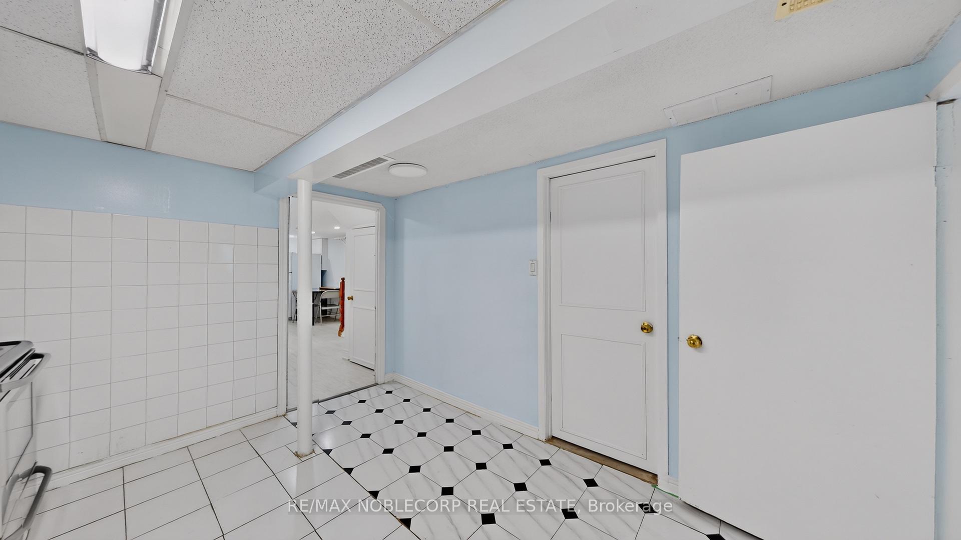 Photo 29 of 95 Snowood Court, North York, Glenfield-Jane Heights — HOMEH