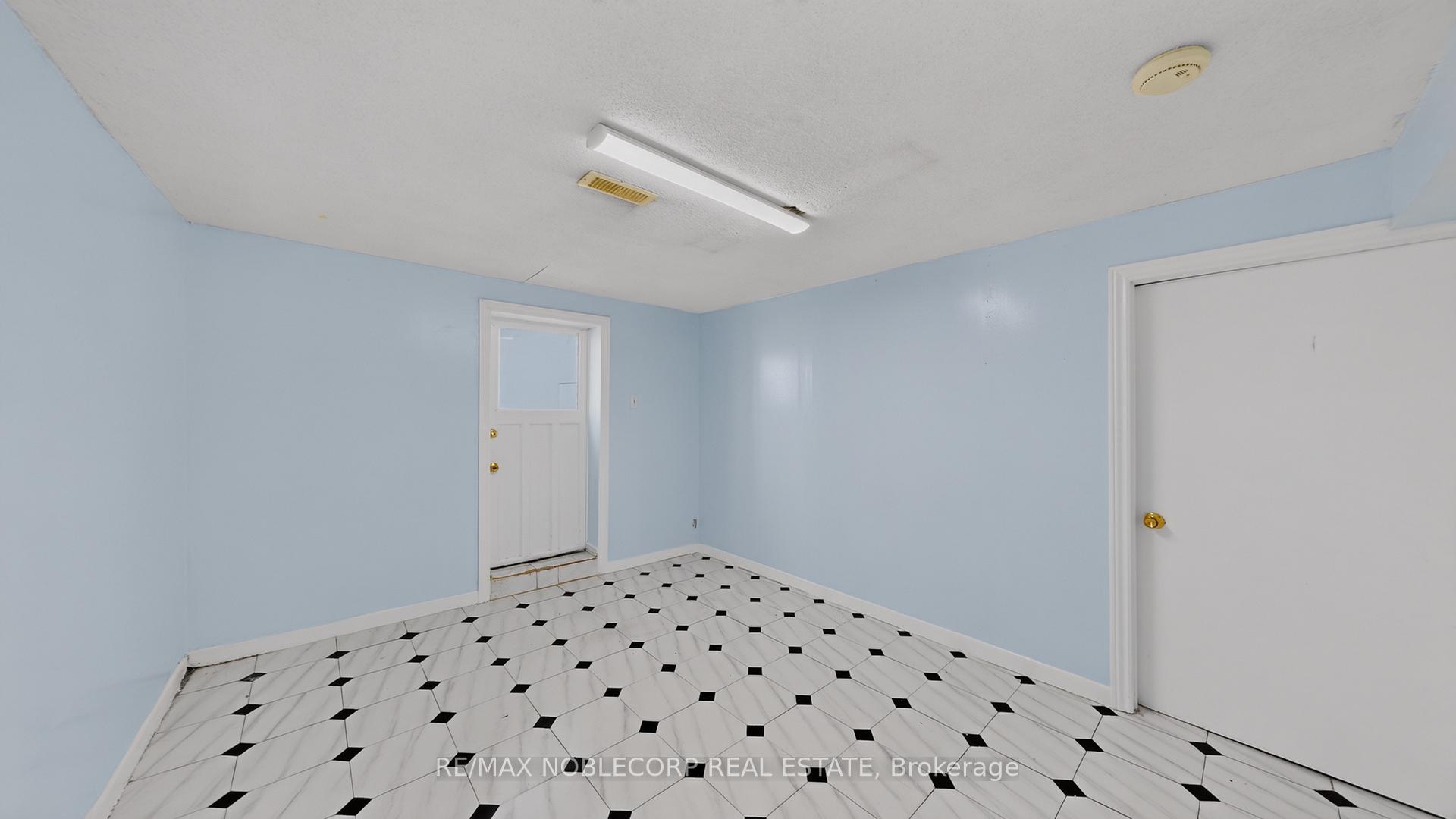 Photo 30 of 95 Snowood Court, North York, Glenfield-Jane Heights — HOMEH