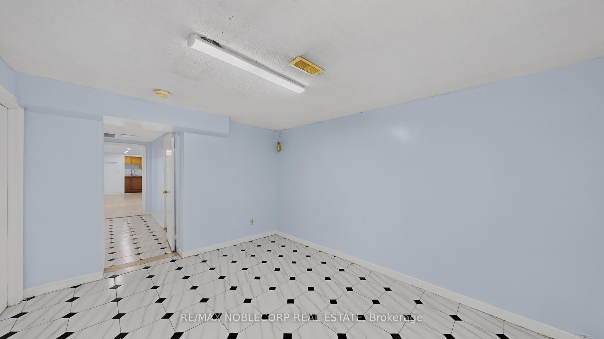Photo 31 of 95 Snowood Court, North York, Glenfield-Jane Heights — HOMEH