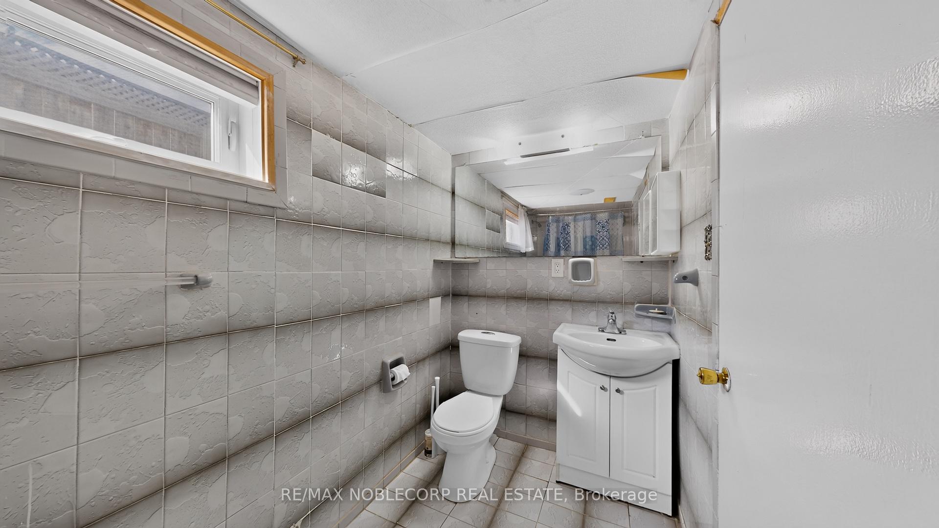 Photo 34 of 95 Snowood Court, North York, Glenfield-Jane Heights — HOMEH