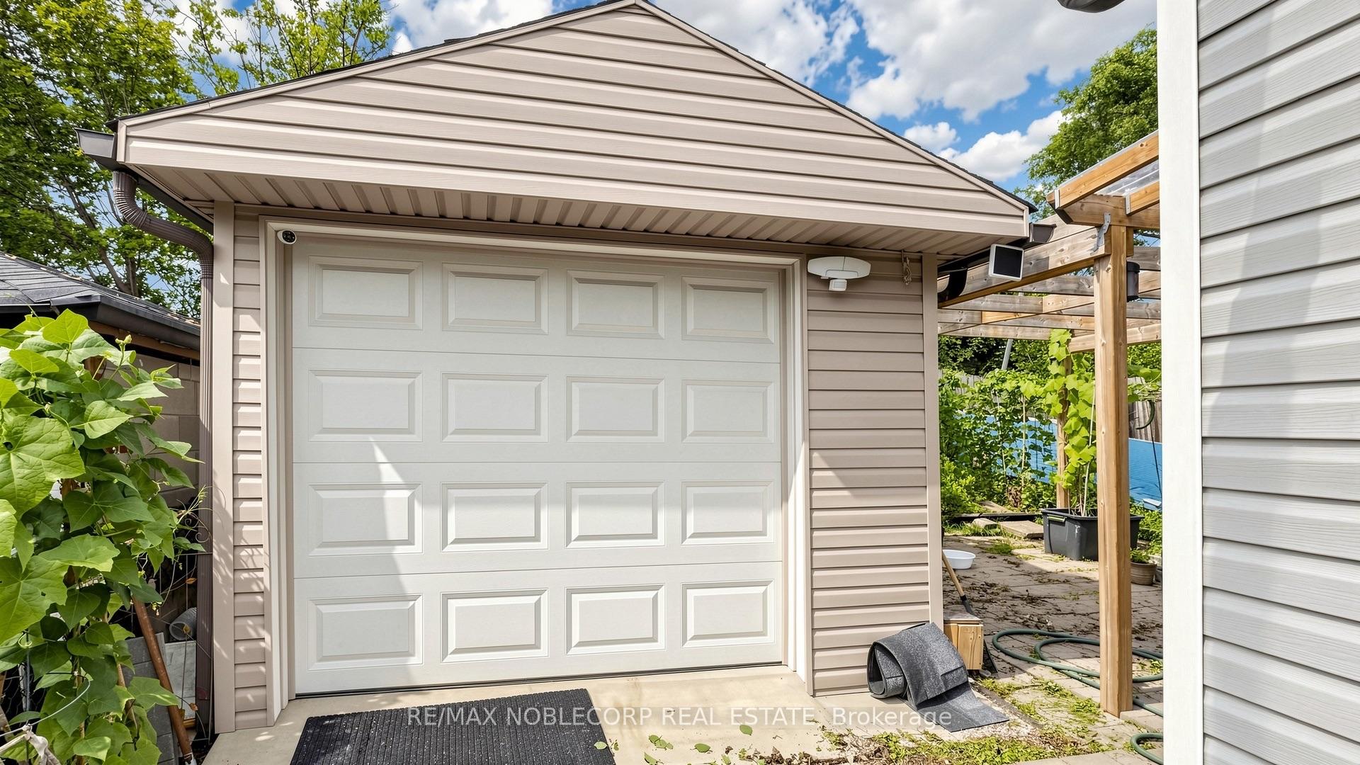 Photo 41 of 95 Snowood Court, North York, Glenfield-Jane Heights — HOMEH