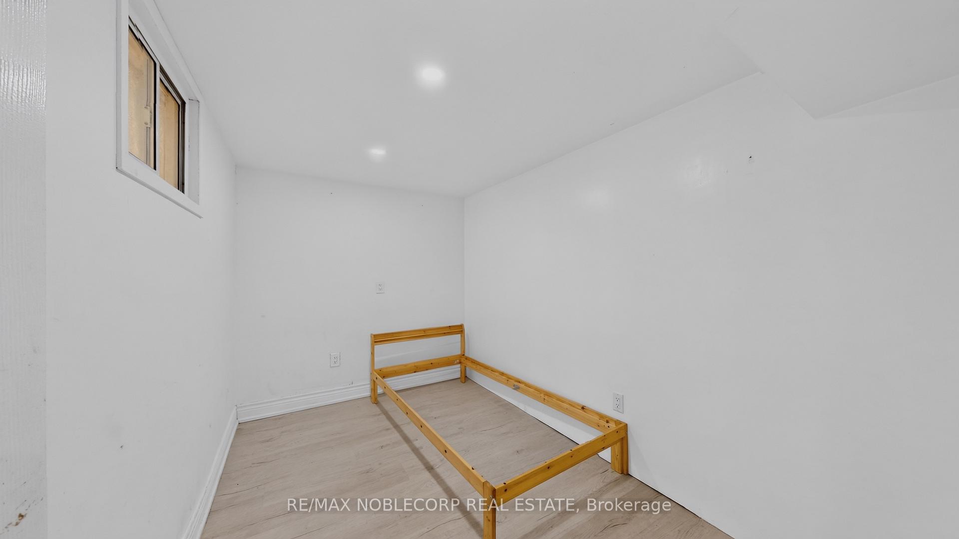 Photo 23 of 95 Snowood Court, North York, Glenfield-Jane Heights — HOMEH