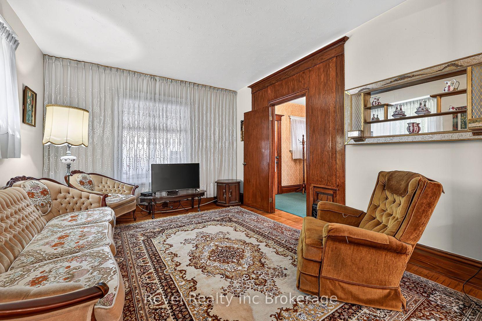 Photo 10 of 596 King Street, Woodstock, Woodstock - South — HOMEH