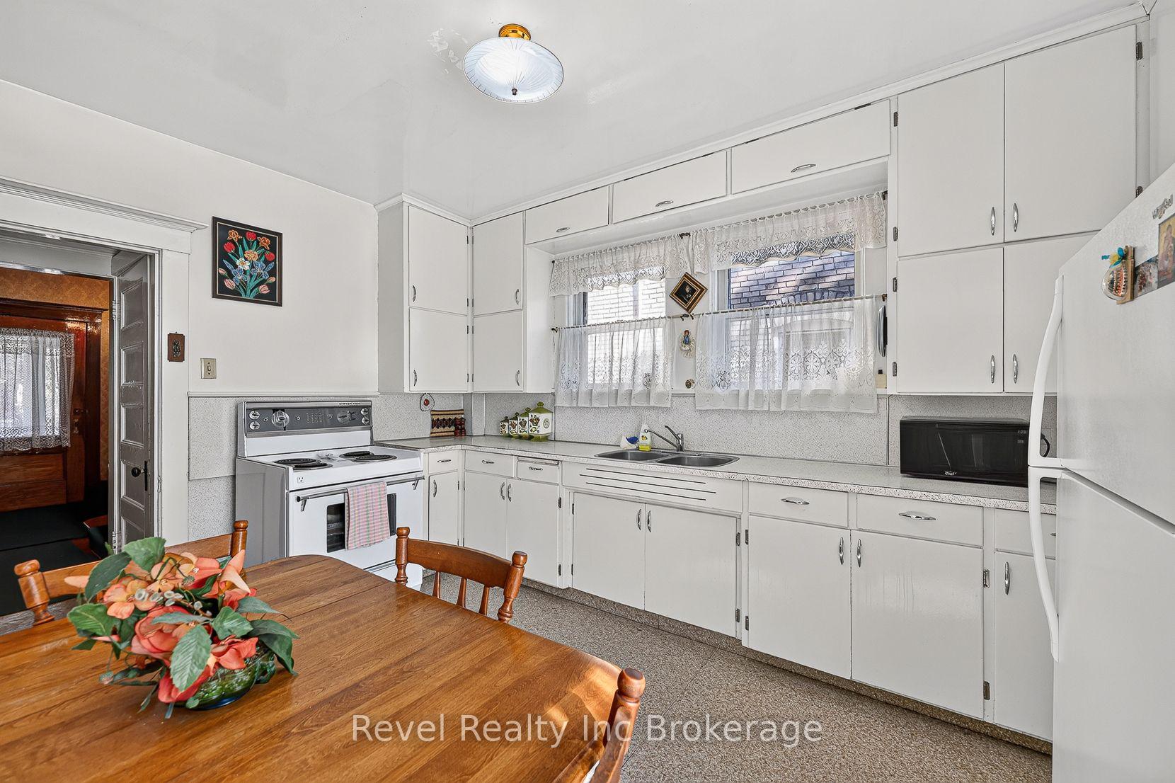 Photo 15 of 596 King Street, Woodstock, Woodstock - South — HOMEH