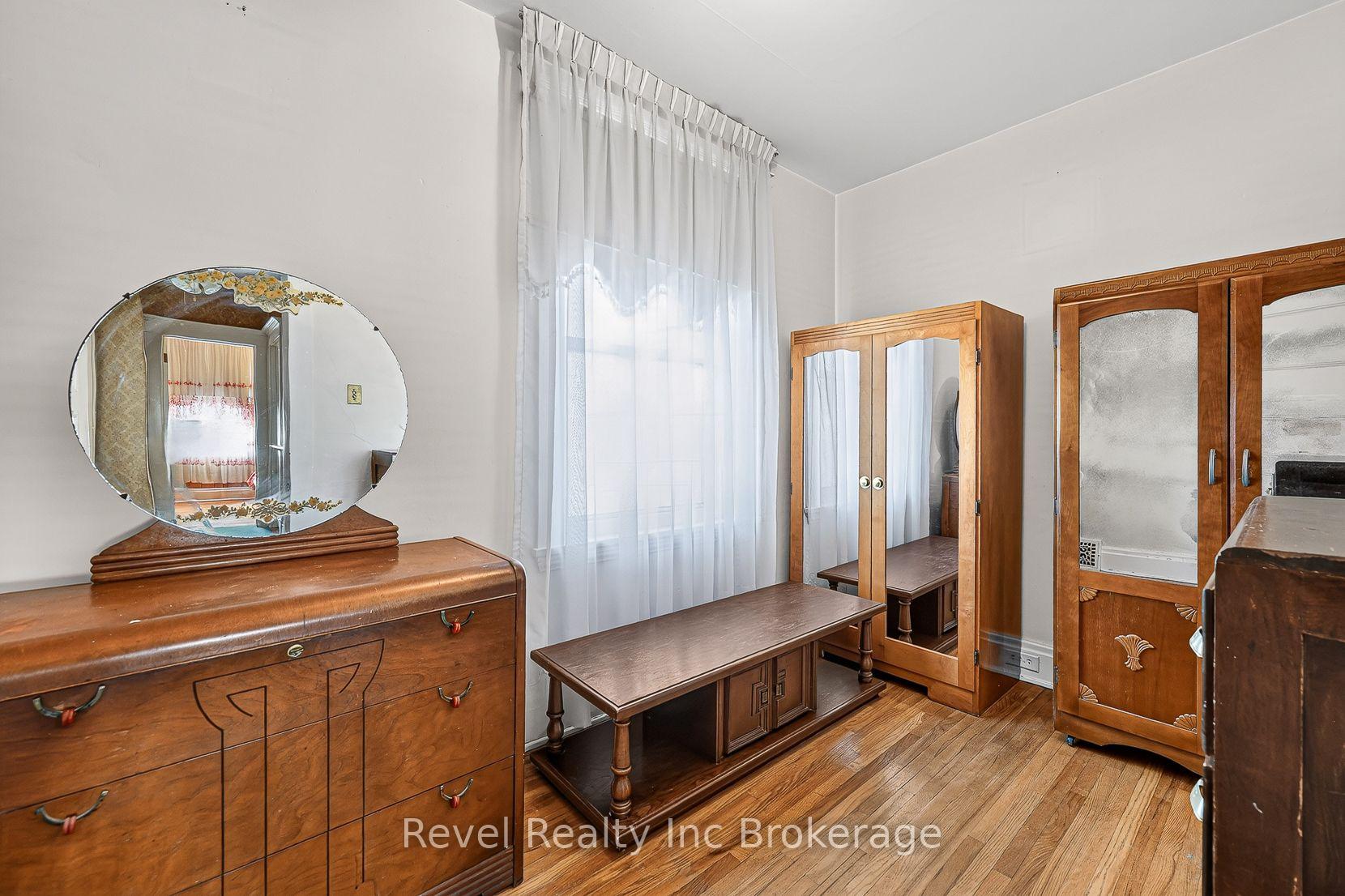 Photo 23 of 596 King Street, Woodstock, Woodstock - South — HOMEH