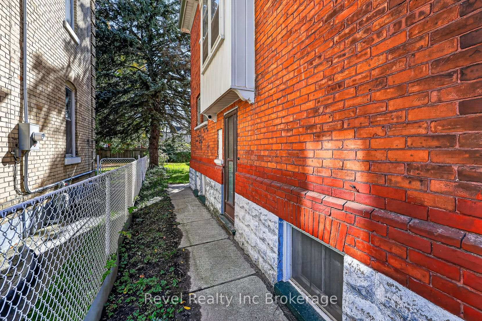 Photo 32 of 596 King Street, Woodstock, Woodstock - South — HOMEH