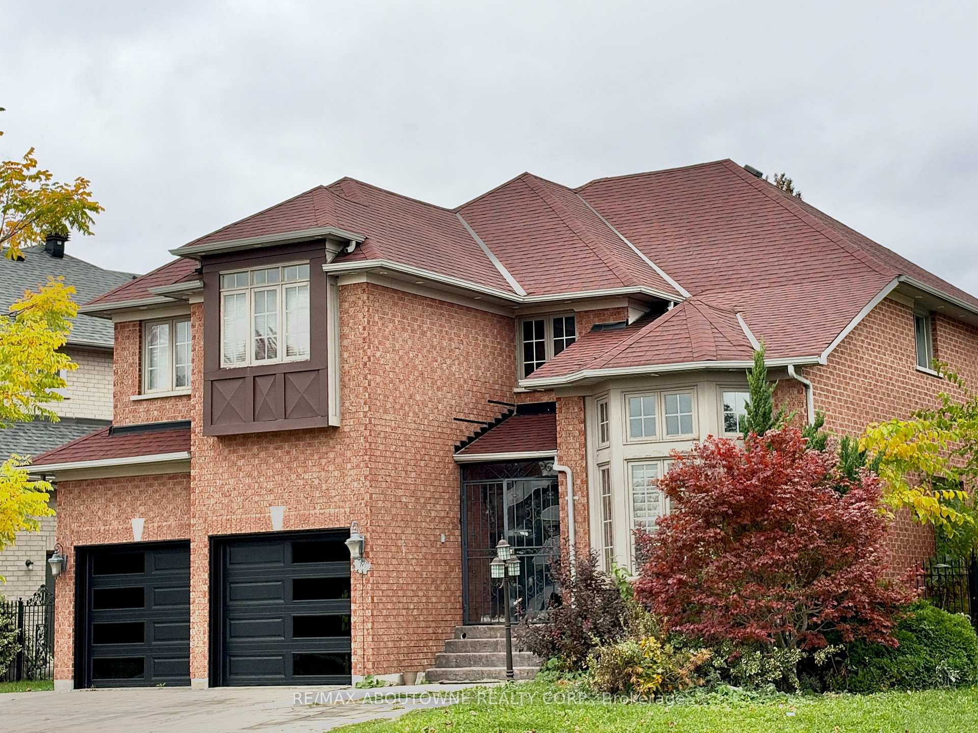 Photo 2 of 99 Boxwood Crescent, Markham, Rouge Fairways — HOMEH