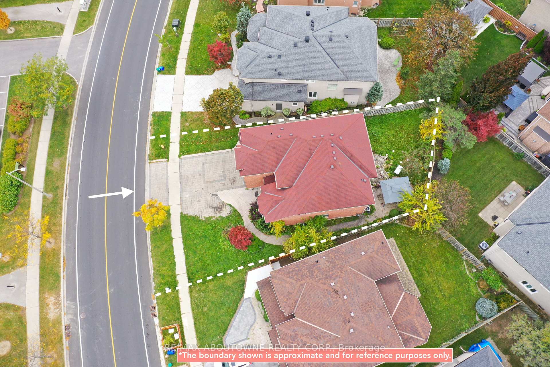 Photo 3 of 99 Boxwood Crescent, Markham, Rouge Fairways — HOMEH