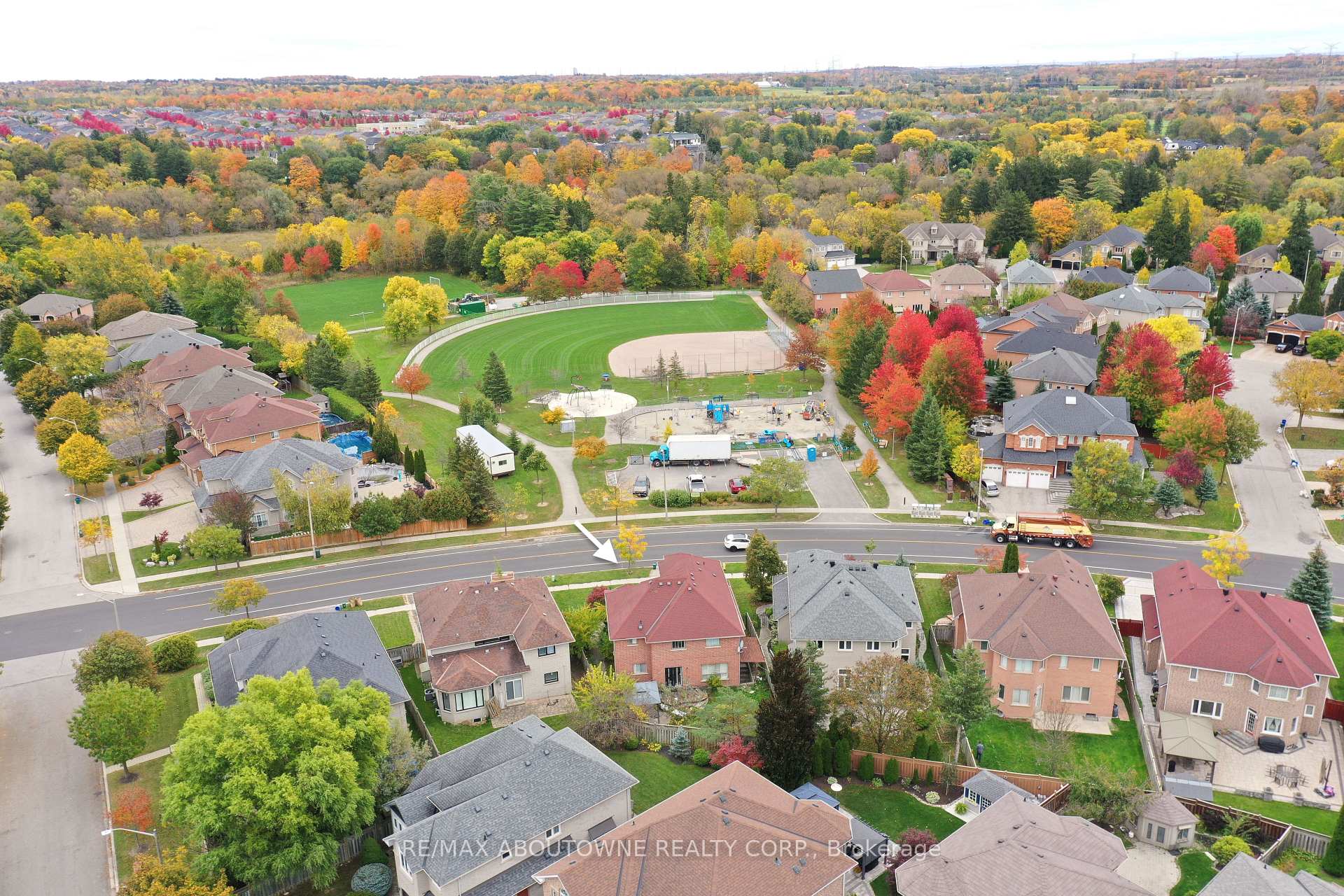 Photo 4 of 99 Boxwood Crescent, Markham, Rouge Fairways — HOMEH