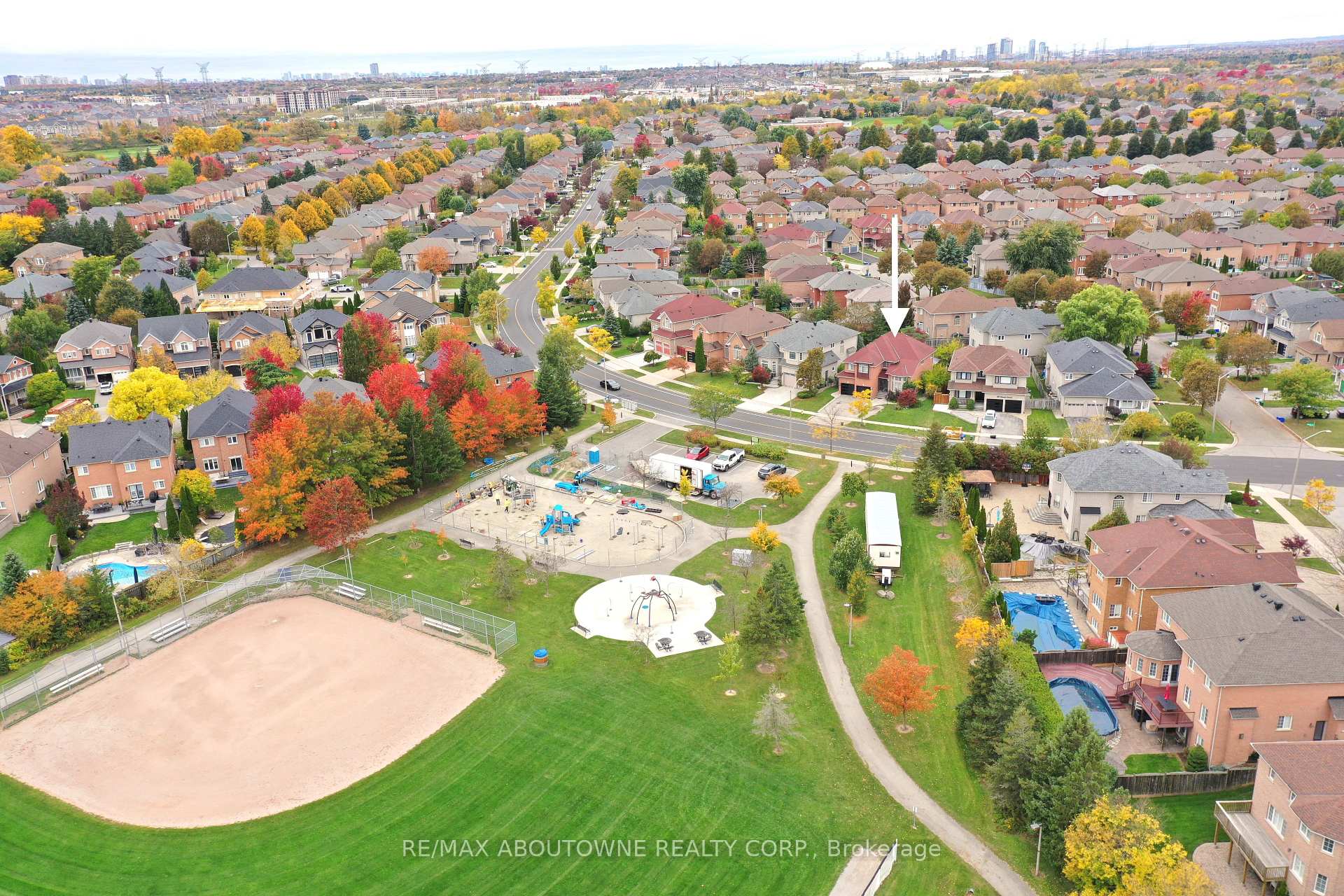 Photo 5 of 99 Boxwood Crescent, Markham, Rouge Fairways — HOMEH