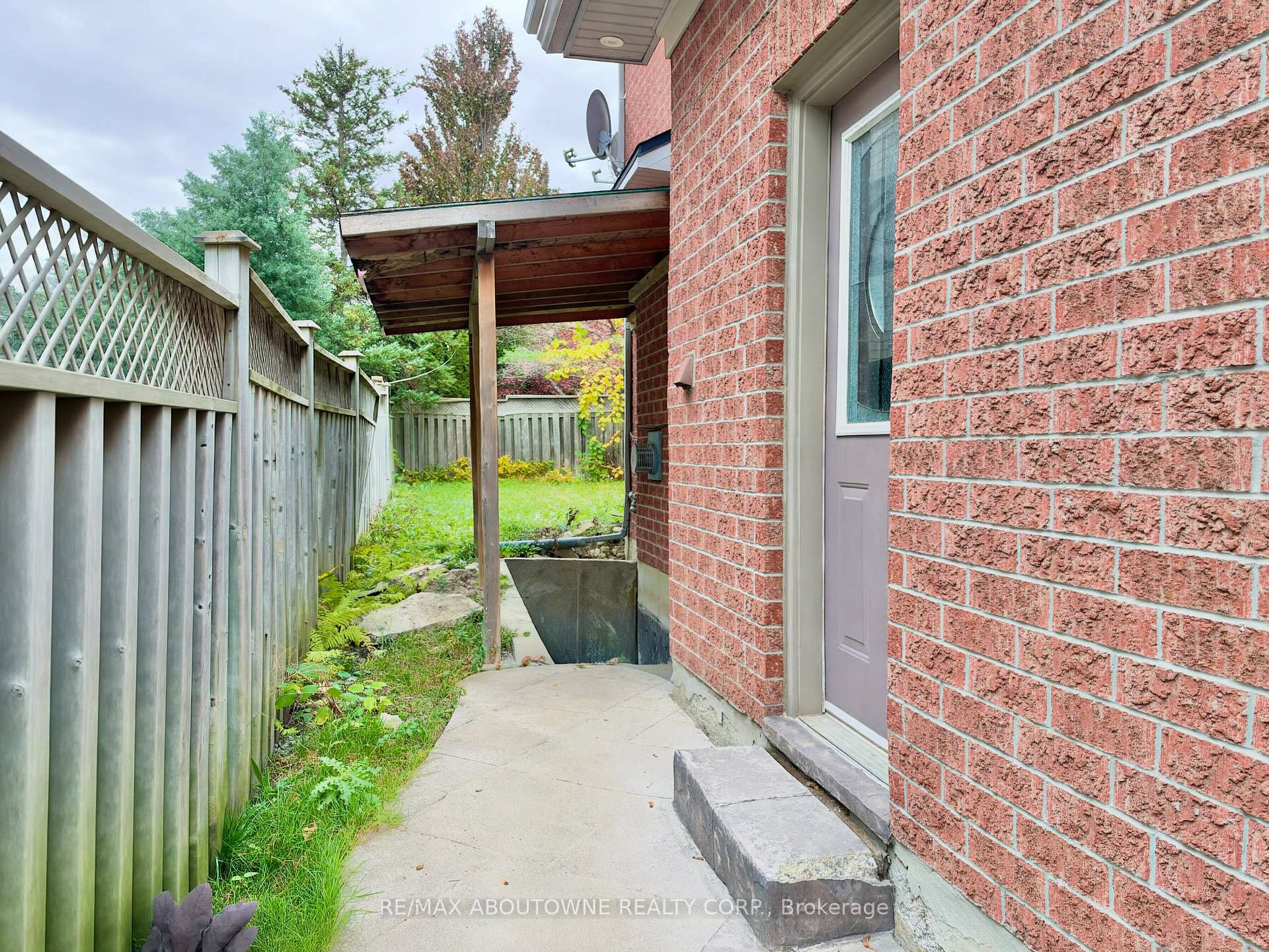 Photo 6 of 99 Boxwood Crescent, Markham, Rouge Fairways — HOMEH