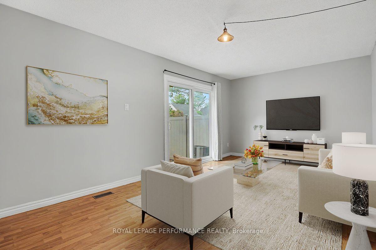 Photo 3 of 1394 Ridgebrook Drive, Ottawa, Pineview — HOMEH