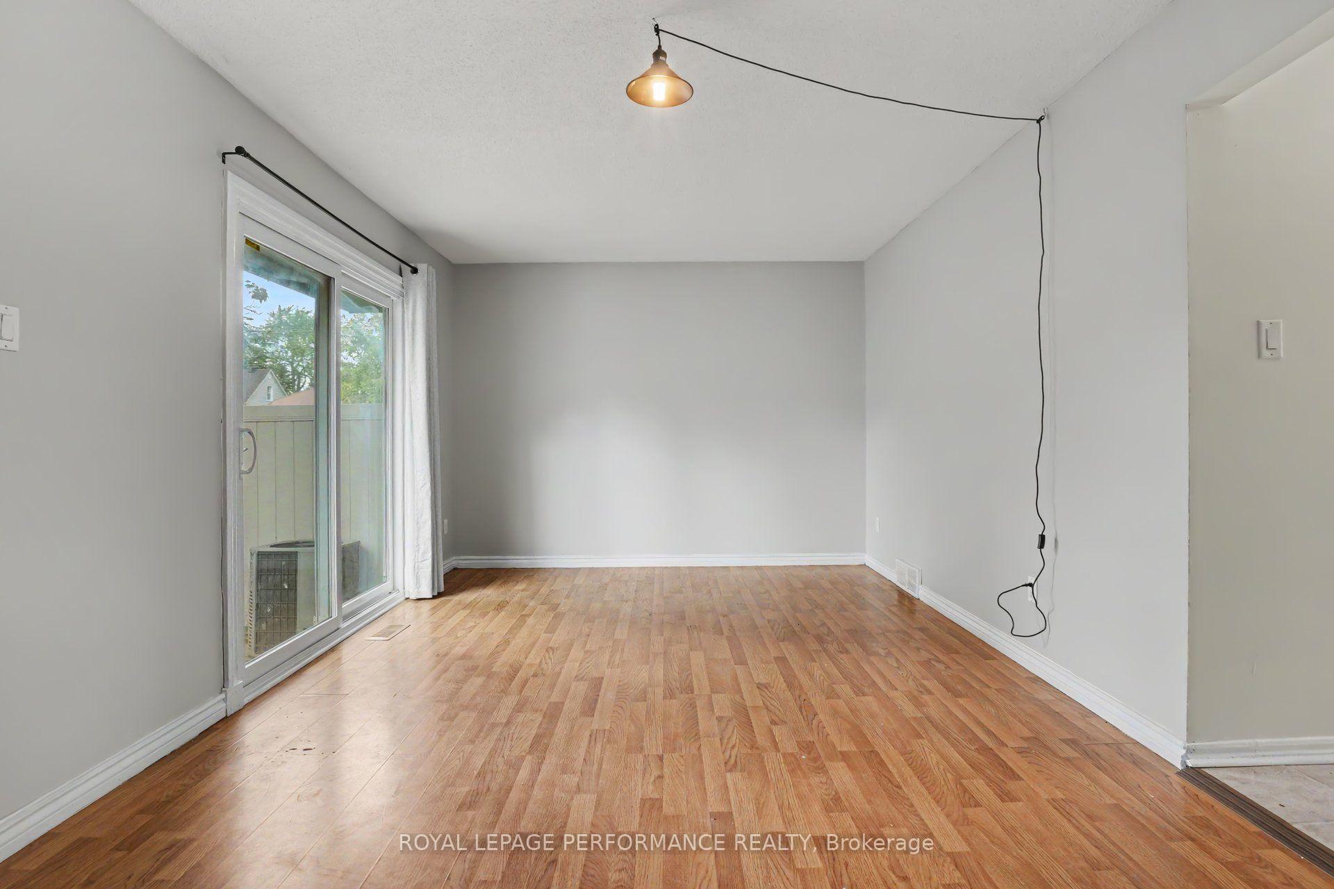 Photo 4 of 1394 Ridgebrook Drive, Ottawa, Pineview — HOMEH
