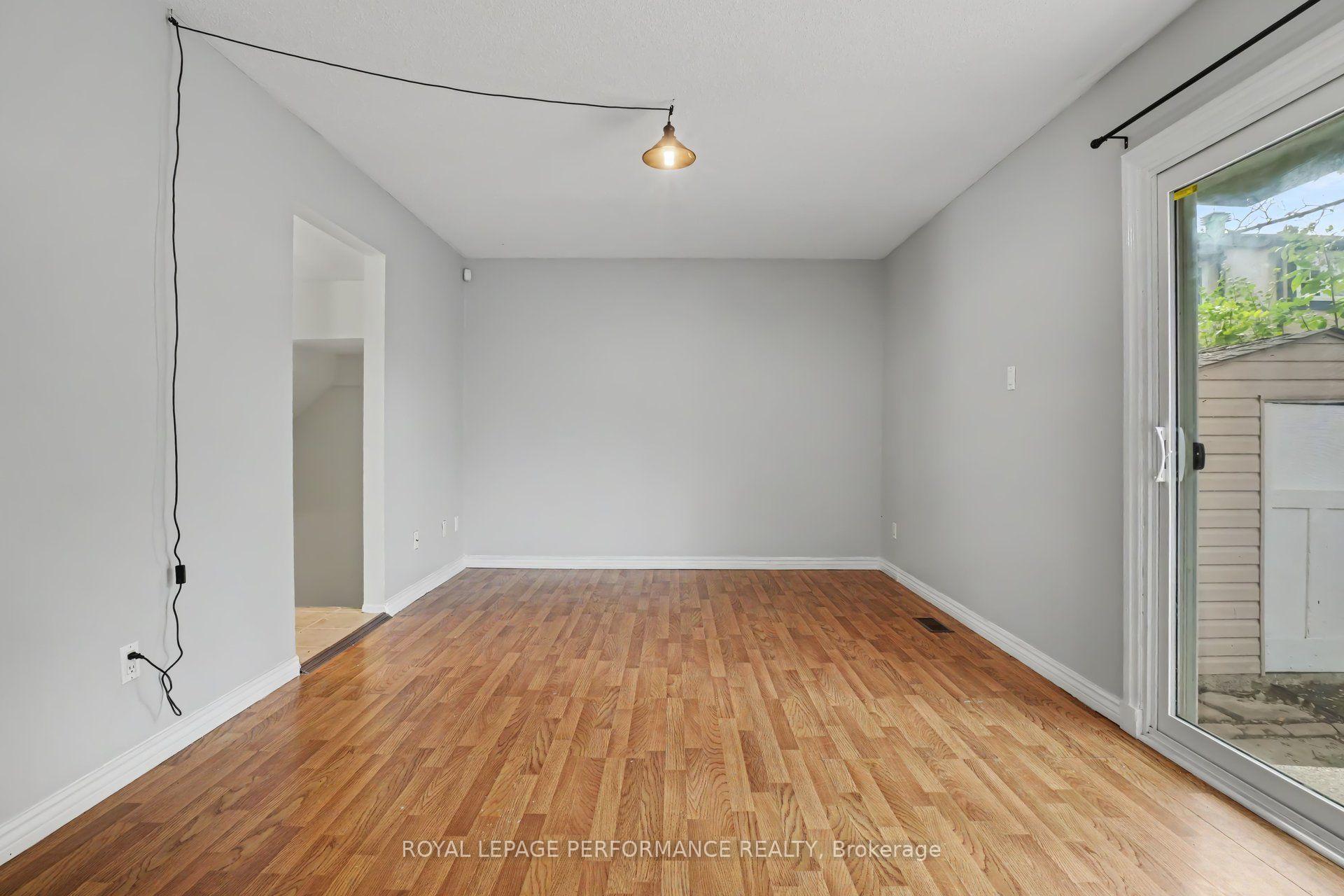 Photo 5 of 1394 Ridgebrook Drive, Ottawa, Pineview — HOMEH