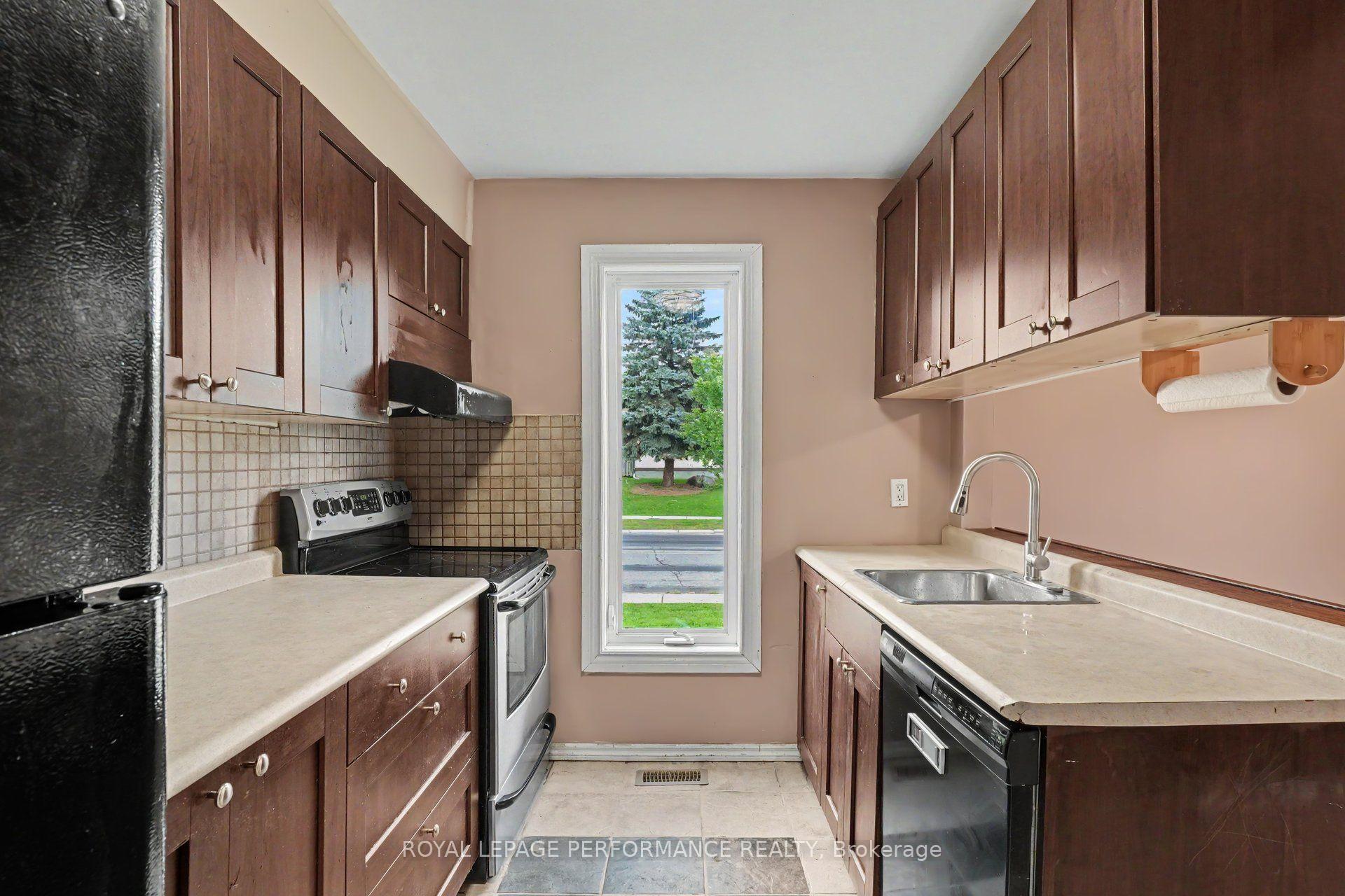 Photo 6 of 1394 Ridgebrook Drive, Ottawa, Pineview — HOMEH