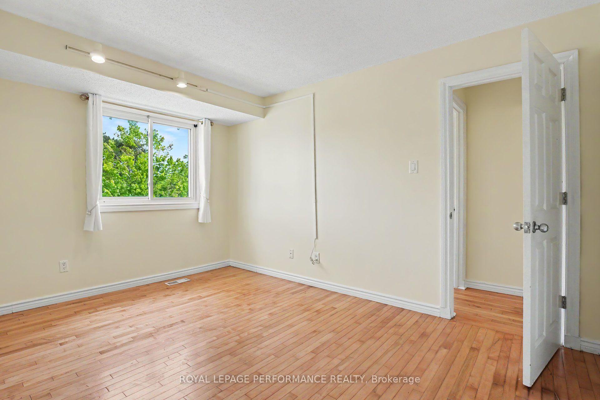 Photo 12 of 1394 Ridgebrook Drive, Ottawa, Pineview — HOMEH